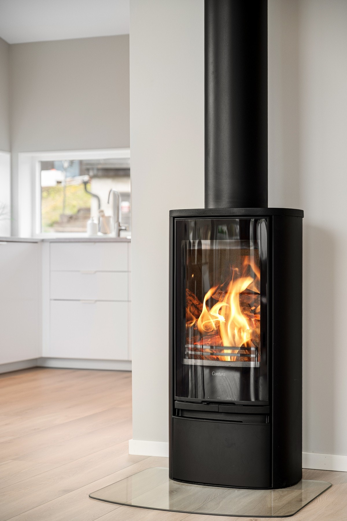 Flott vedovn montert i 2025 - god varme og ekstra hygge i kaldere årstider! Galleribilde