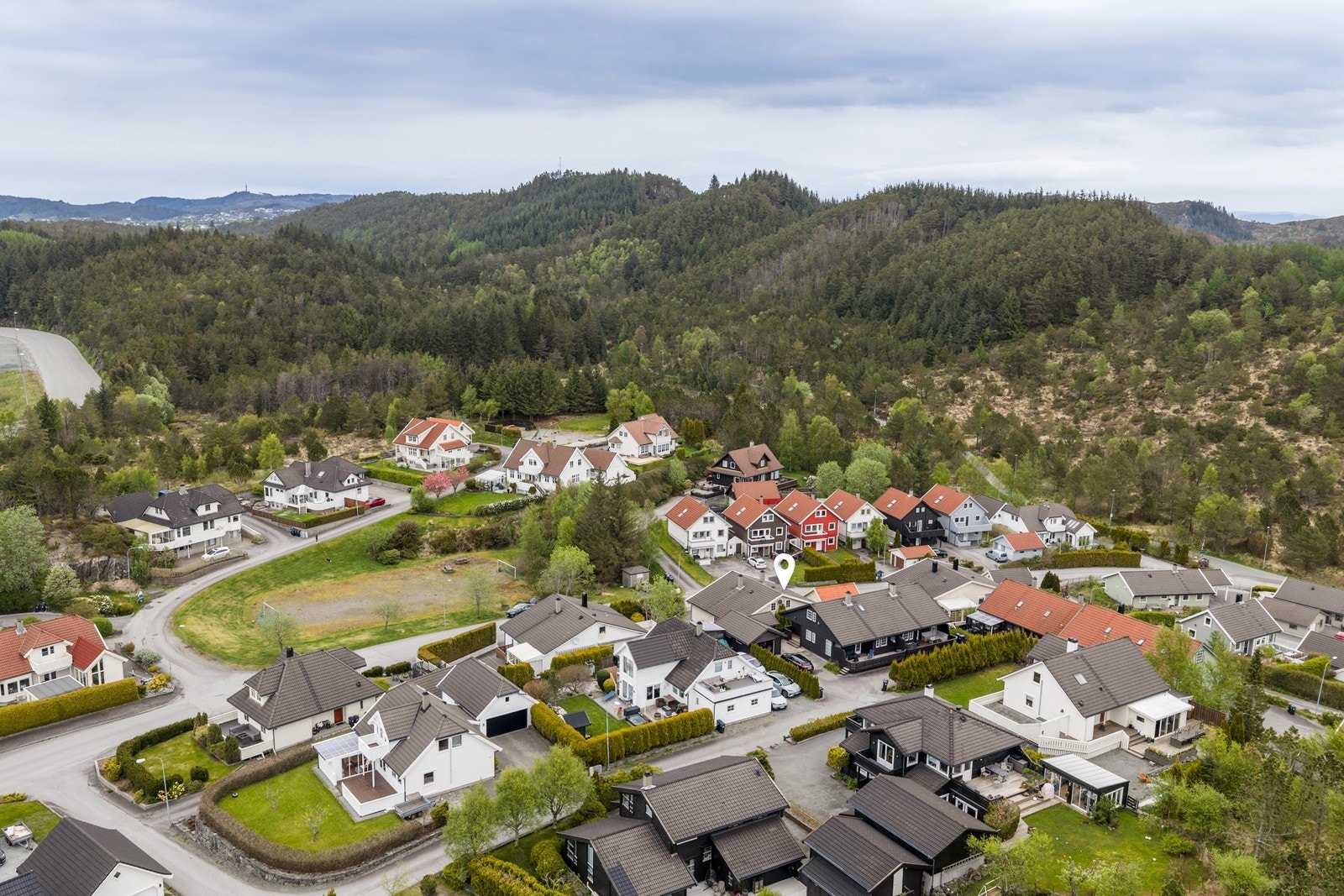 Nabolaget fremstår som veletablert og barnevennlig. Galleribilde