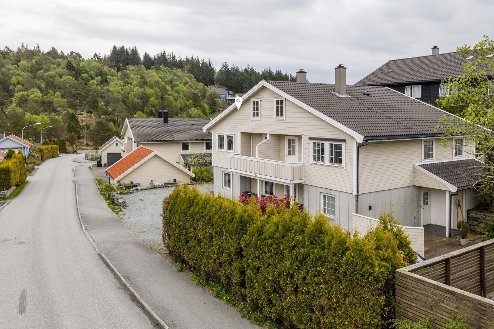 En flott halvpart av tomannsbolig, i et barnevennlig nabolag med kort vei til alle hverdagsfasiliteter. Galleribilde