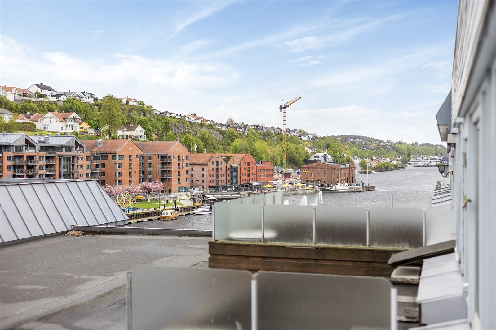 Velkommen til Bruene 3! En praktisk andelsleilighet med svært sentral beliggenhet i hjertet av Skien. Galleribilde