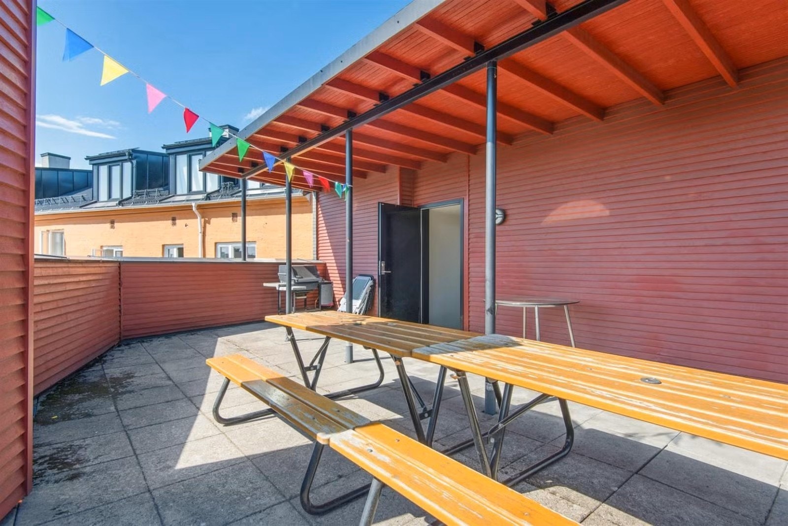 Flott, solrik felles takterrasse. Her har du også nydelig utsikt! Galleribilde