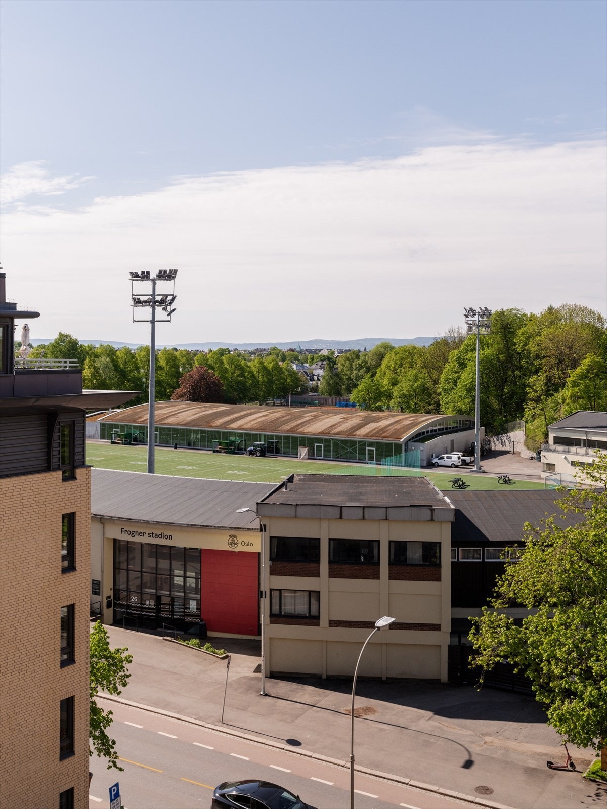 Utsikt mot Frogner stadion og de grønne omgivelsene. Galleribilde
