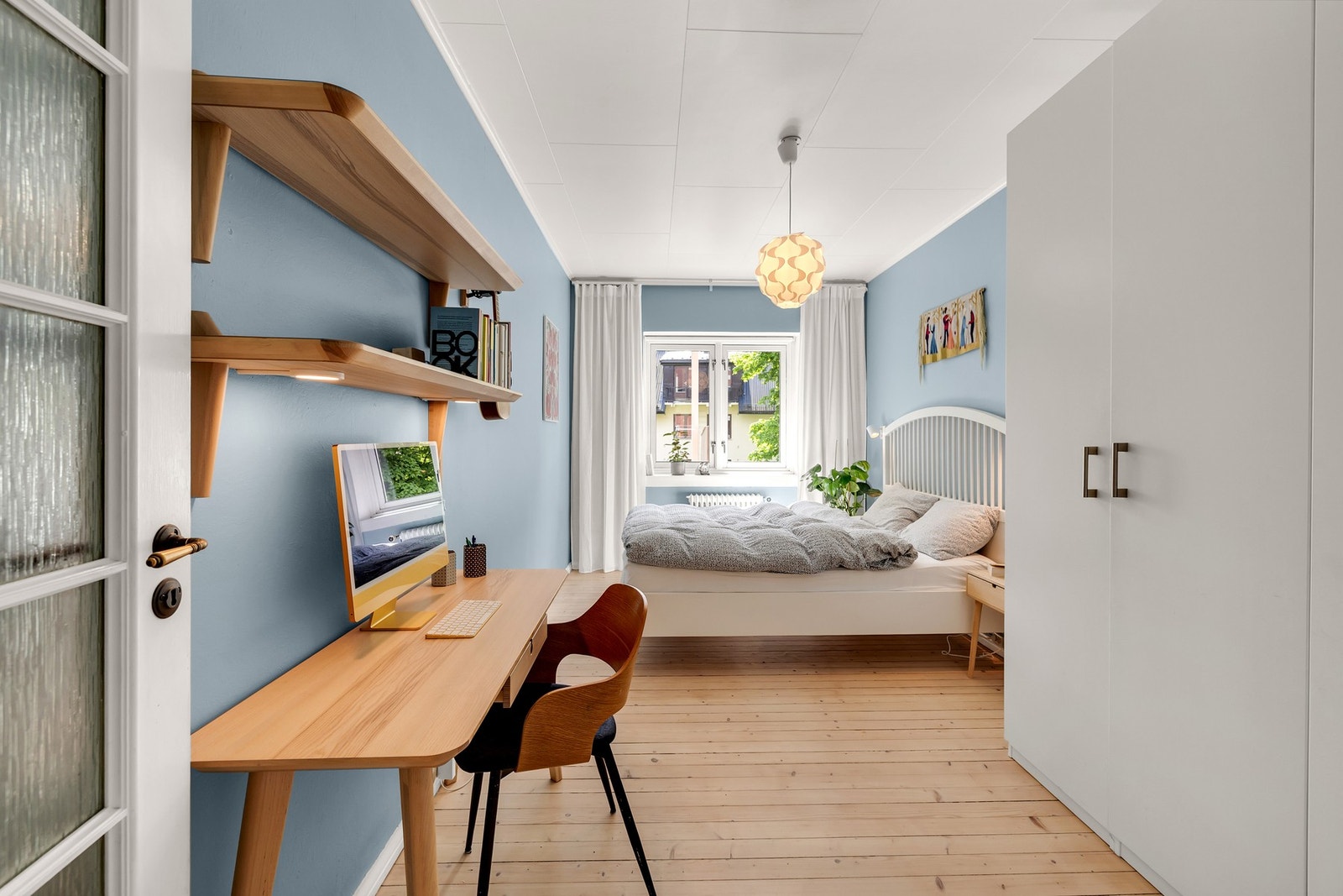 Rommet kan innredes slik man ønsker, gjerne med både skrivebord og garderobeløsning. Galleribilde