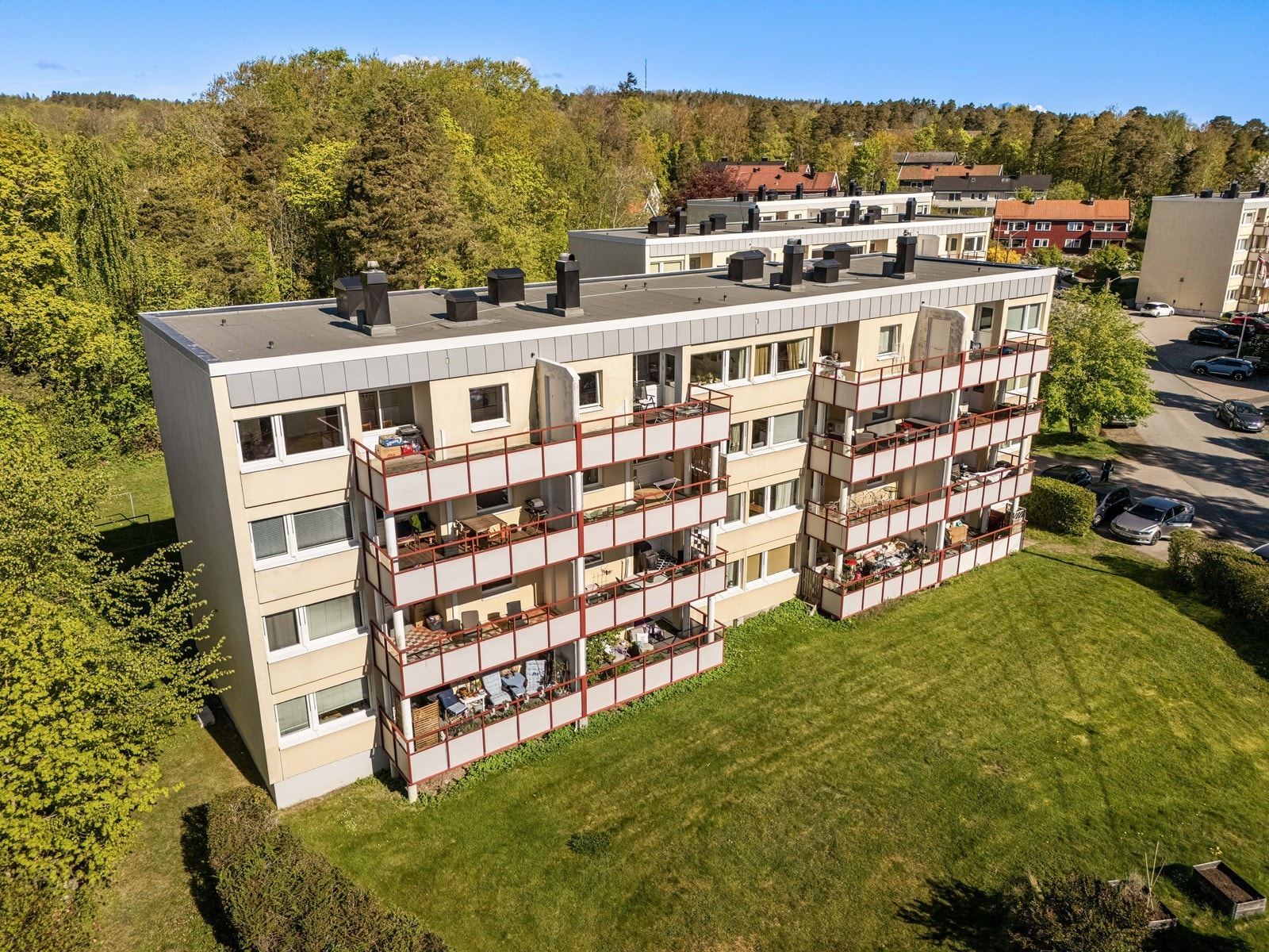 Bygningen har yttervegger i mur/betong og etasjeskillere av betong. Galleribilde