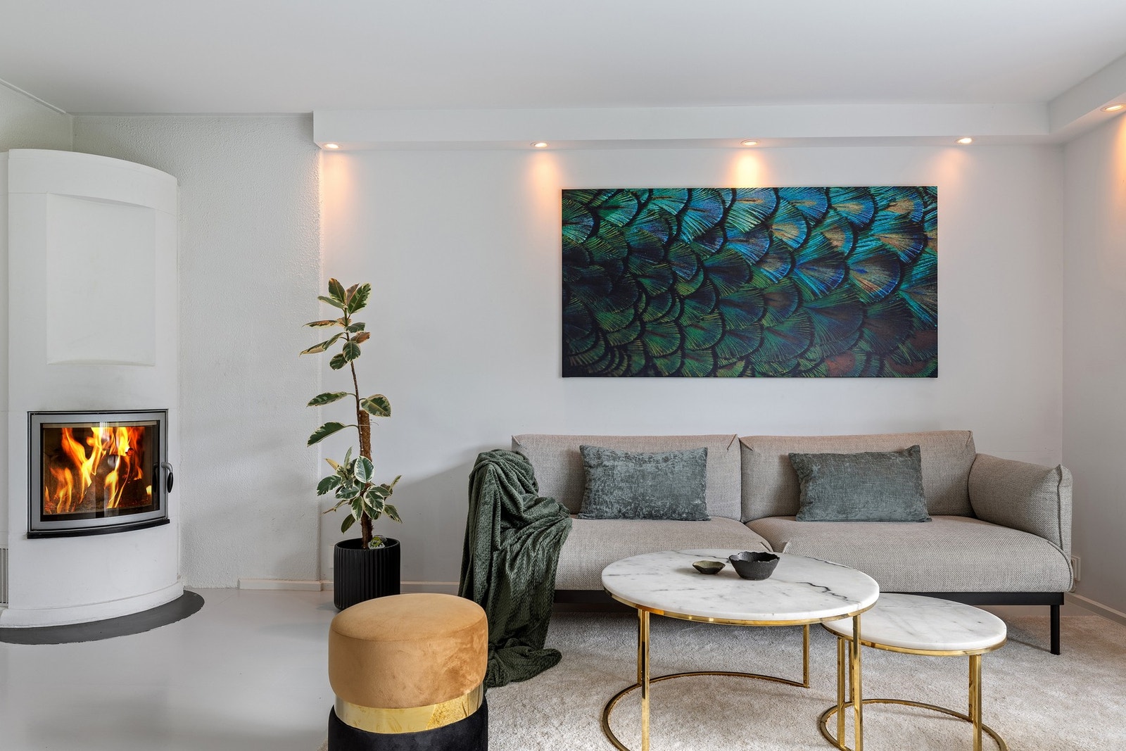 Stuen har fin plass for møblering Galleribilde