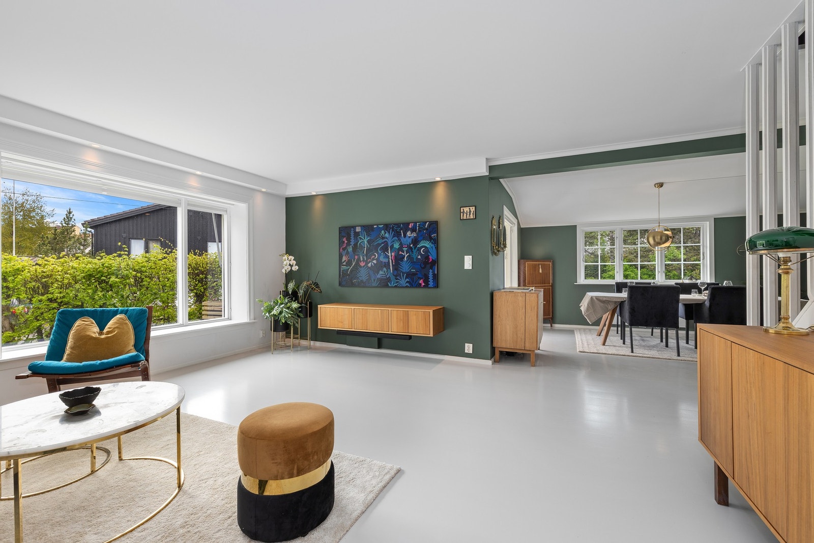 Stue/spisestue har utgang til terrasse Galleribilde