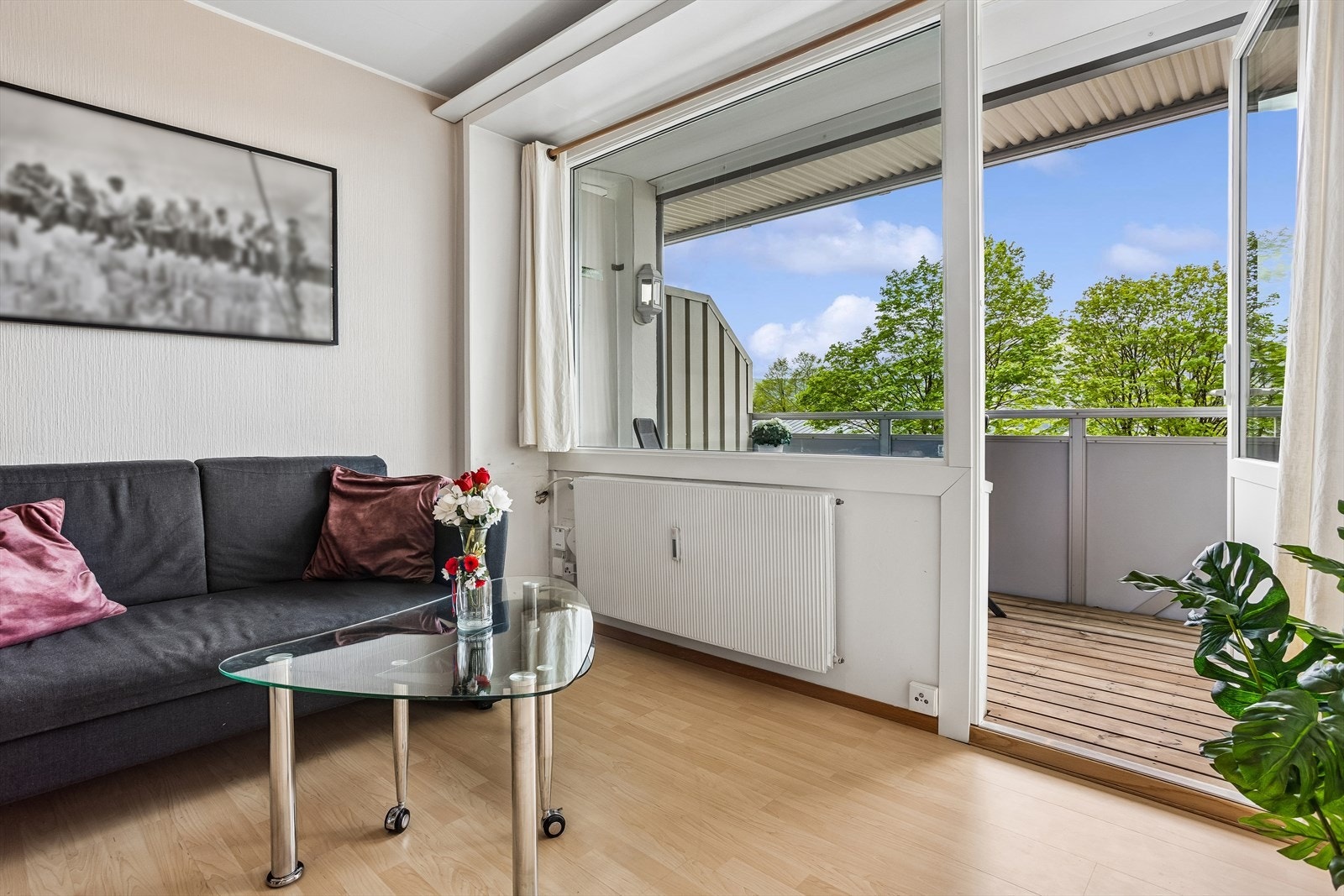 Oppvarming via radiatorer tilknyttet byggets fellesanlegg. Galleribilde