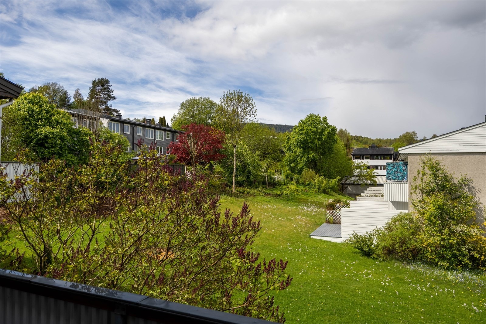 Grønn og pen utsikt Galleribilde