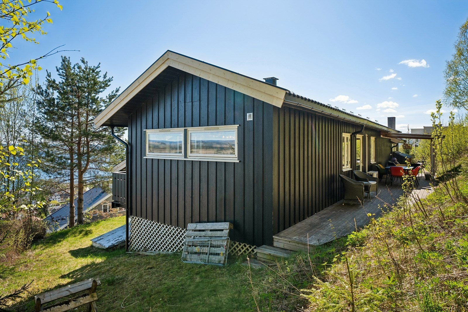 Flotte terrasser på hver side av boligen. Galleribilde