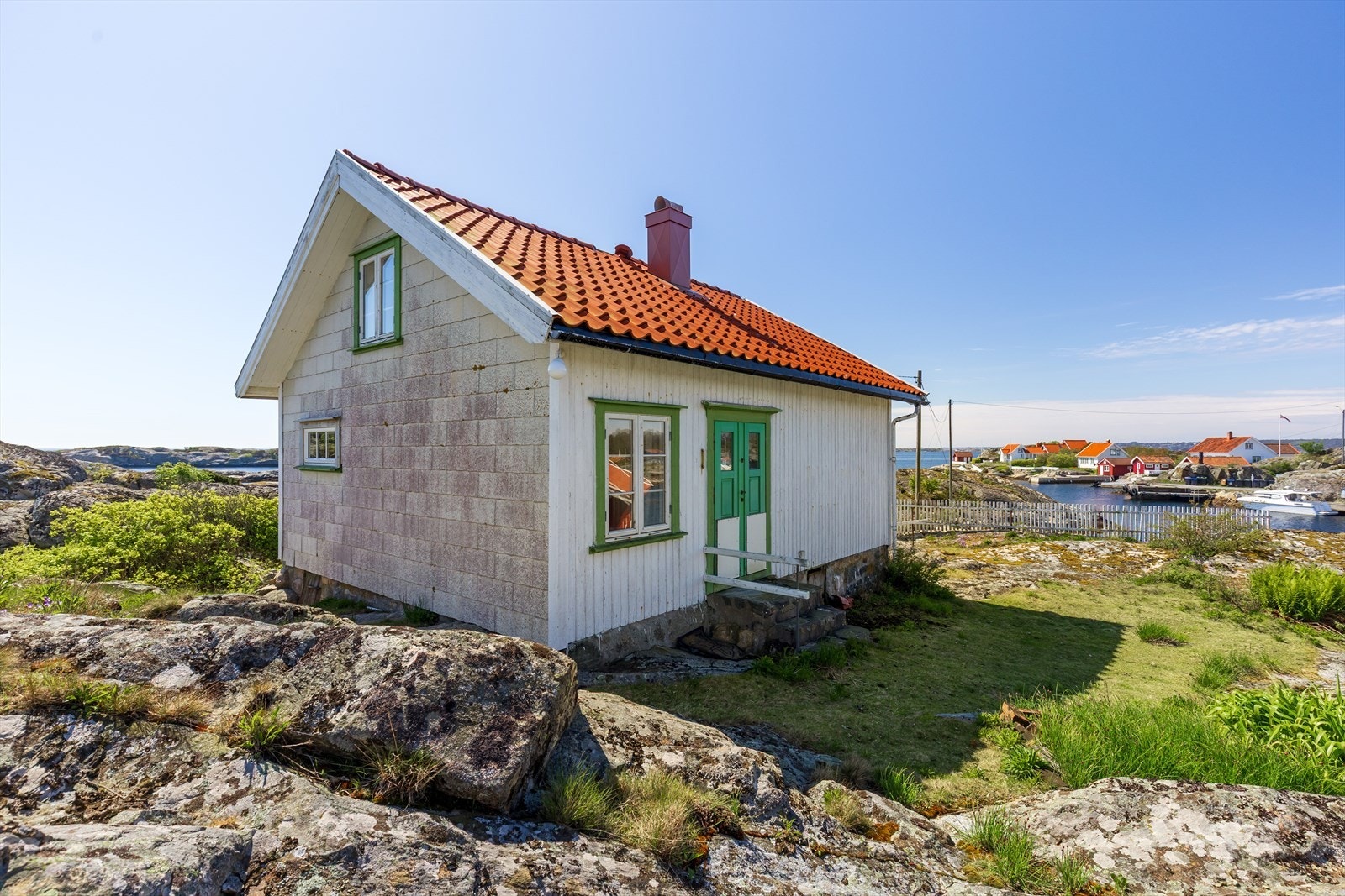 Svært solrik tomt med sol fra tidlig morgen til sene kvelden. Galleribilde
