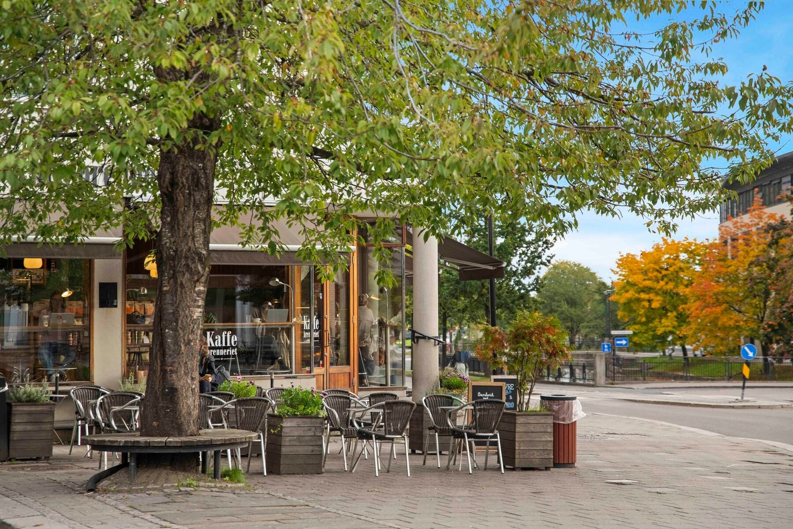 Boligen ligger sentralt til i Sandvika, med kort vei til kafeer, spisesteder og Sandvika Storsenter. Galleribilde