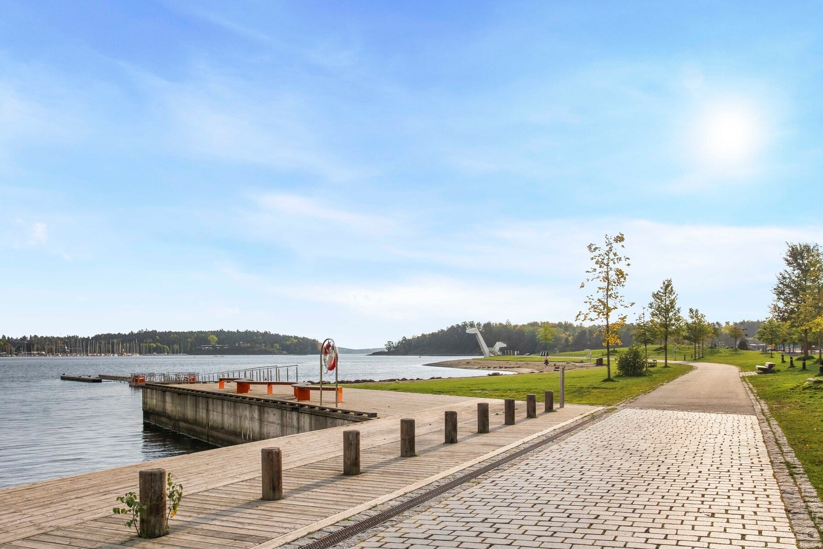 Kadettangen med badeplass, stupetårn og badstuer er verdt et besøk! Galleribilde