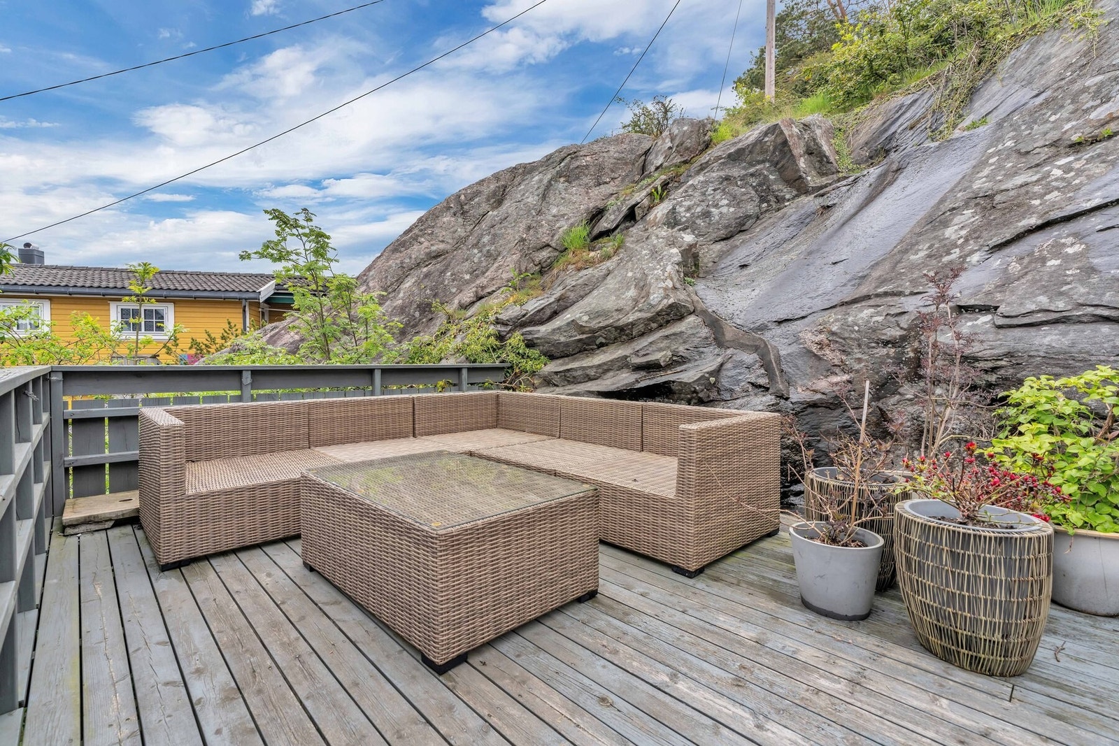 Terrasse på baksiden av boligen Galleribilde