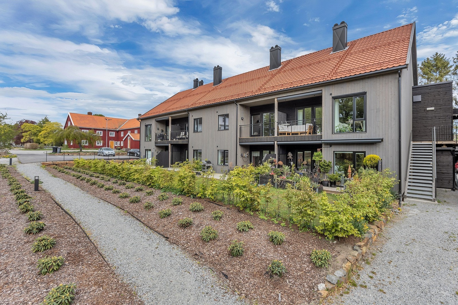 Lekker og moderne selveierleilighet med attraktiv beliggenhet i populære Møglestu Hage. Galleribilde