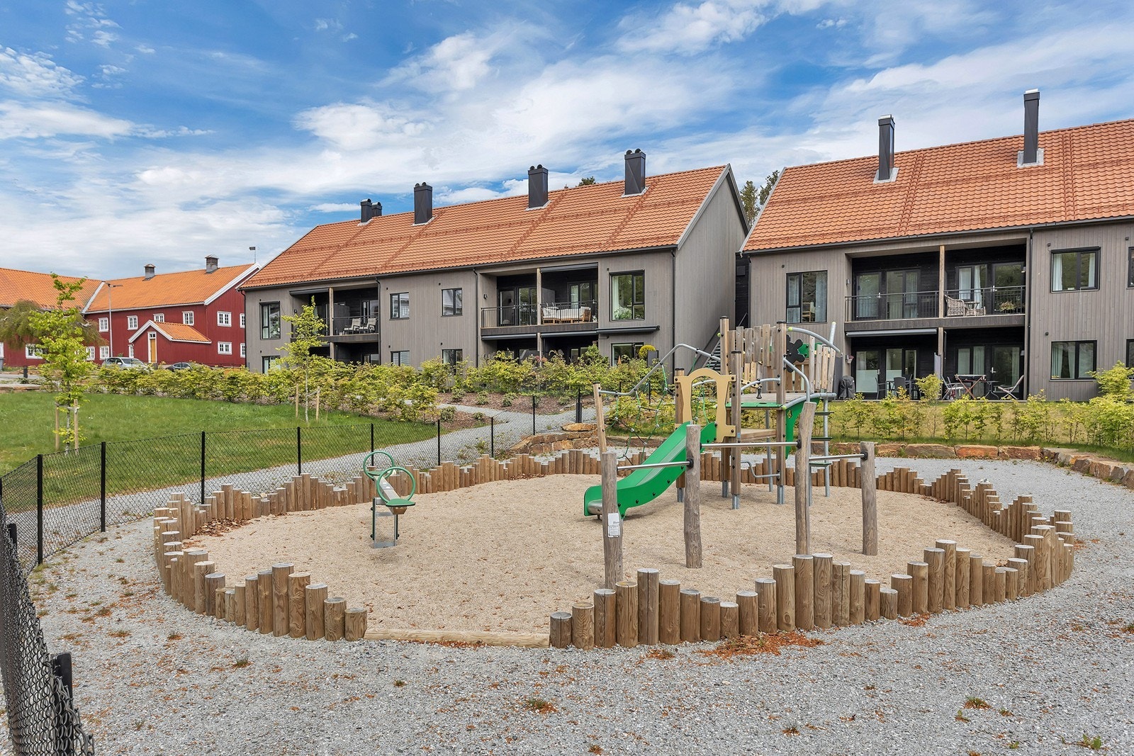 Kort vei til lekeplass for de minste. Galleribilde
