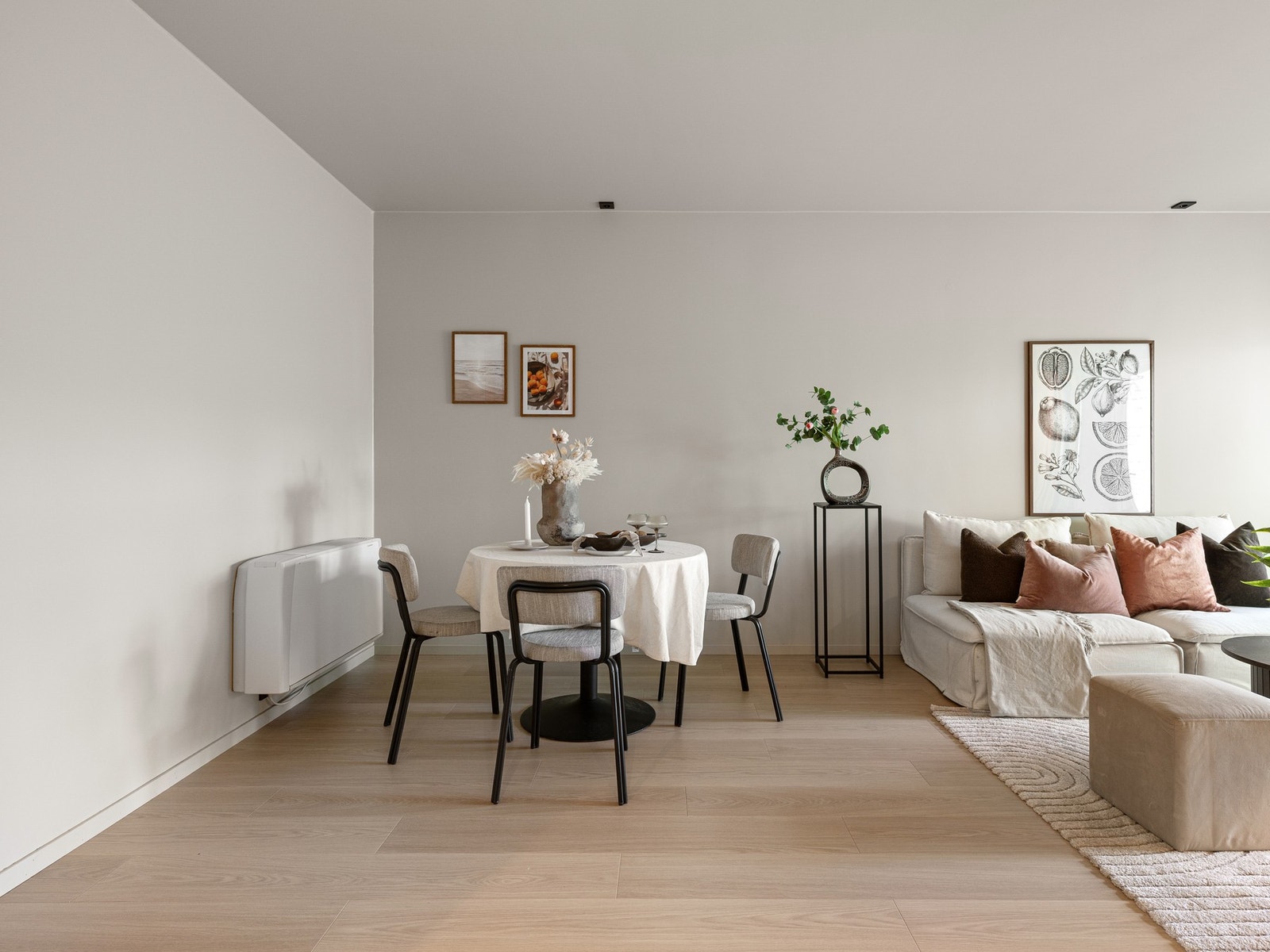 Her er det god plass til å etablere flere soner, som en hyggelig sittegruppe og spiseplass. Galleribilde