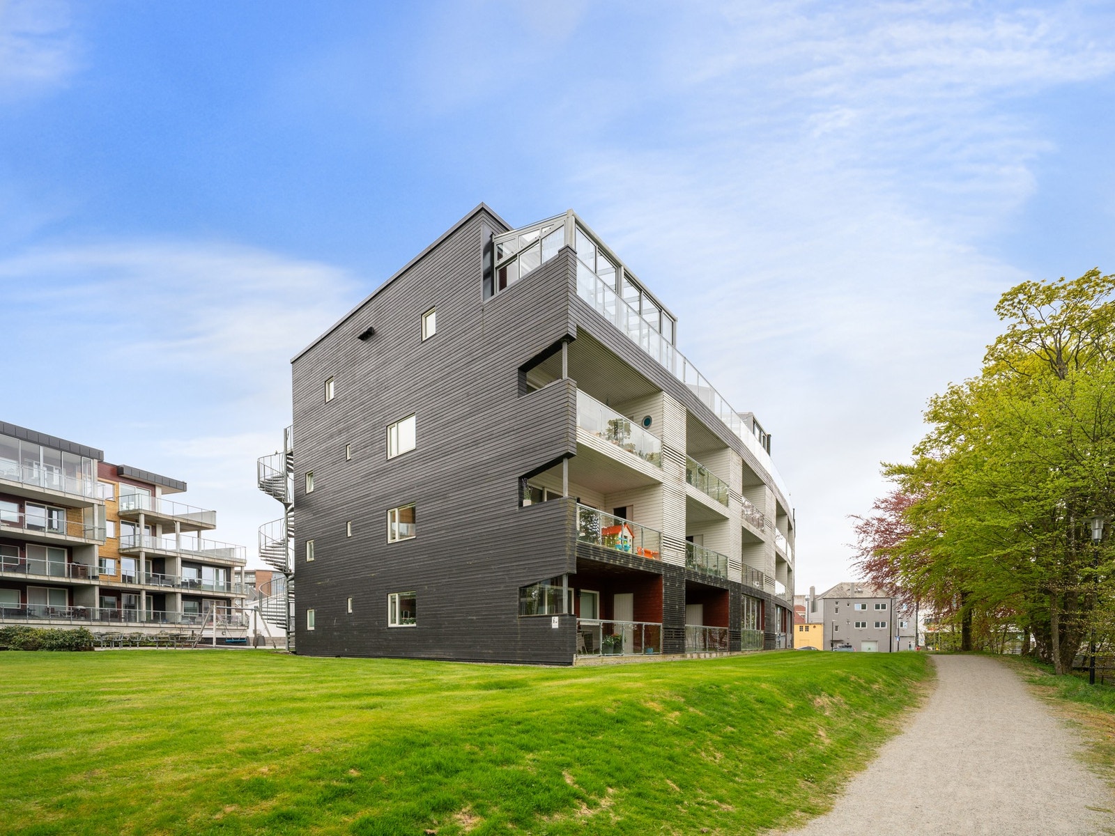 Området har kort vei til flotte tur- og rekreasjonsområder som kan benyttes gjennom hele året. Galleribilde
