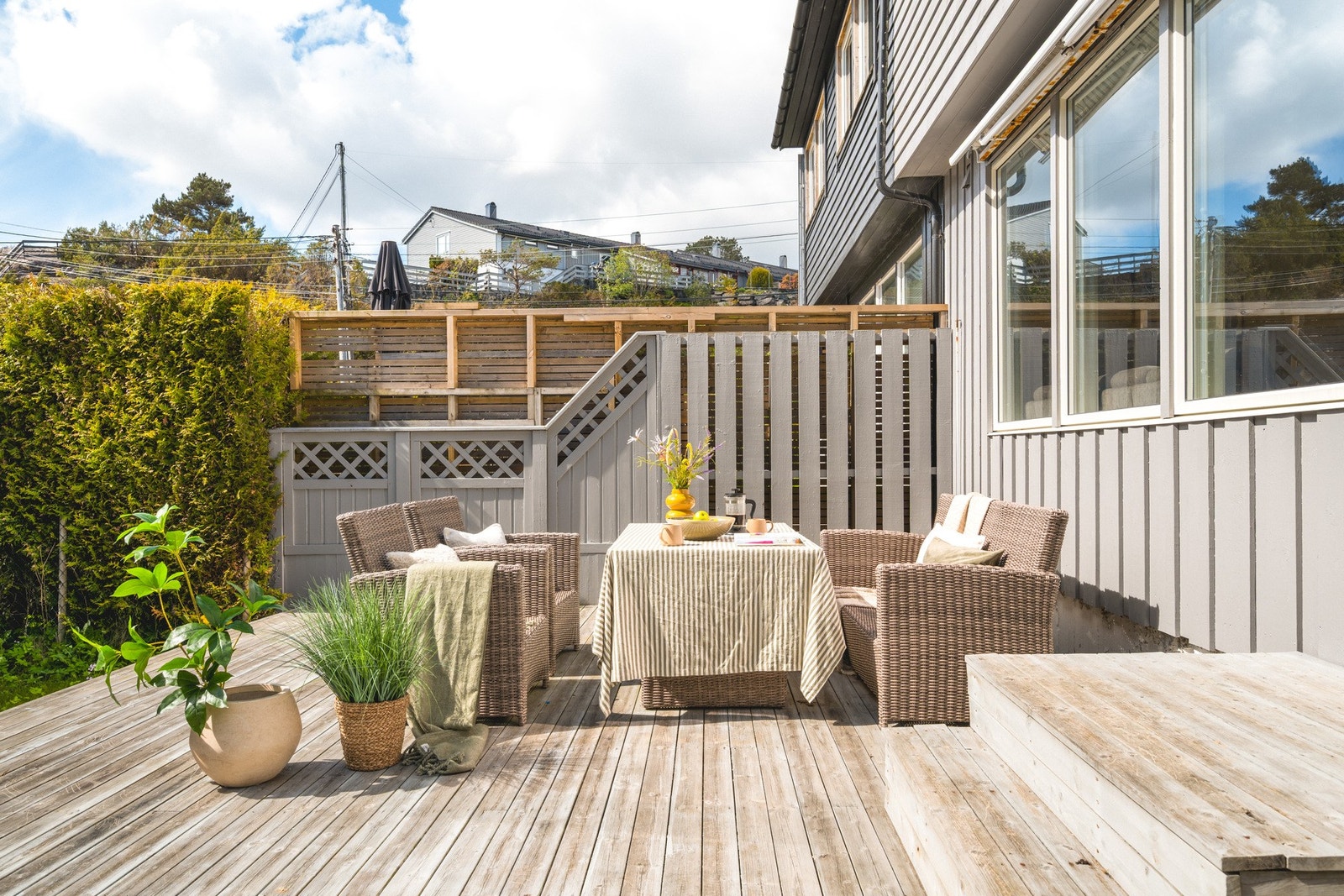 Fra stuen er det utgang til terrasse på 53,3 kvm Galleribilde