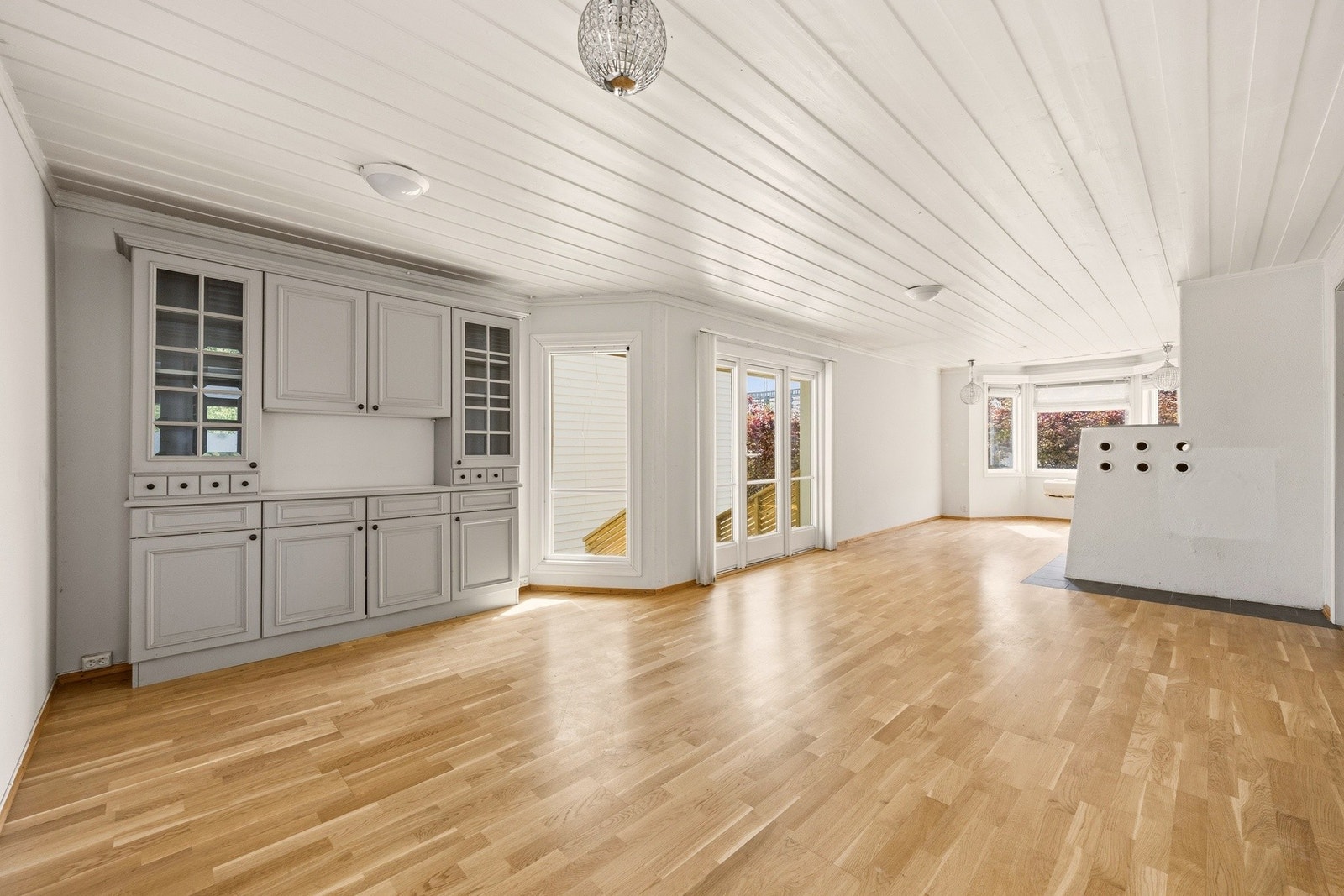 Eiendommen har en fin beliggenhet i et etablert og familievennlig boligområde. Galleribilde