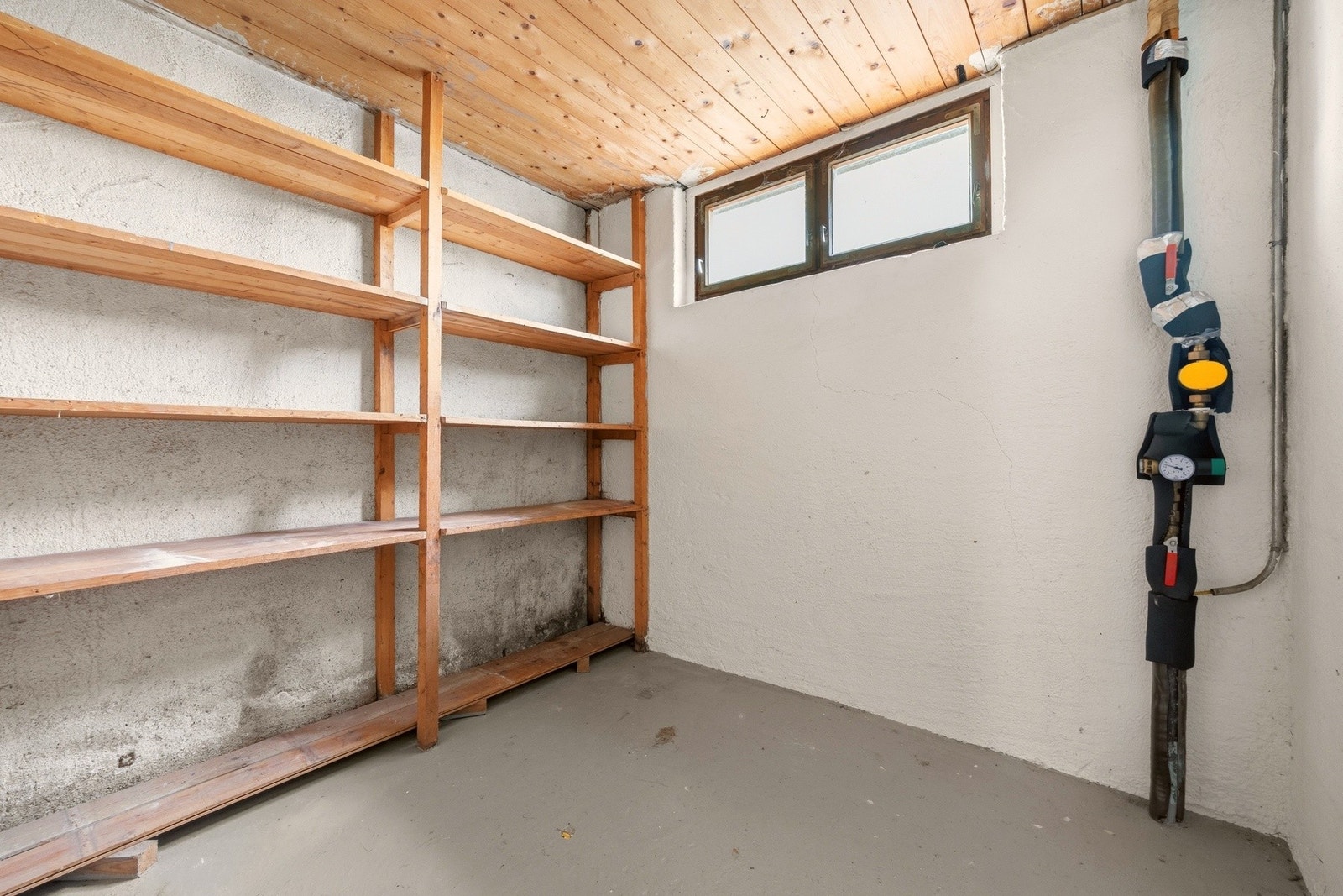 Boligen har rikelig med lagringsplass i totalt fire boder. Galleribilde