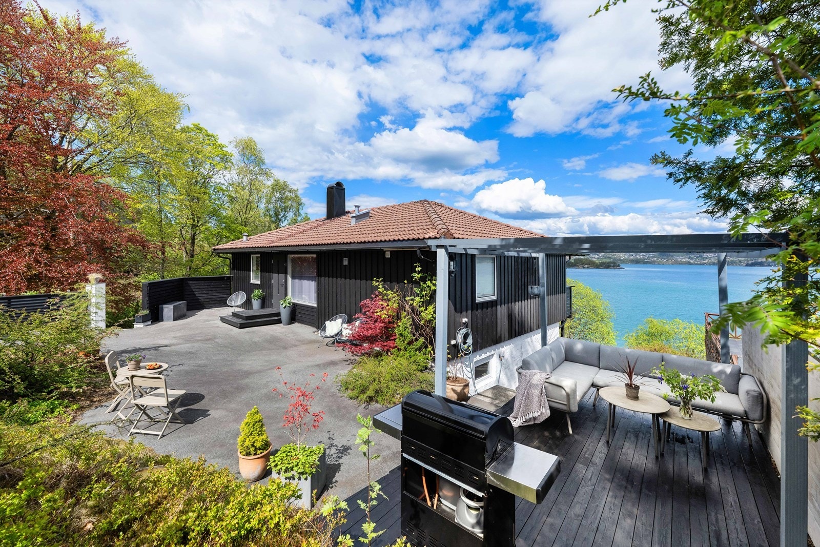 Velkommen til Askvegen 17. Boligen er presentert av Dag Erik Fotland. EiendomsMegler 1 Askøy. Foto: Fotograf Mats Lie AS Galleribilde