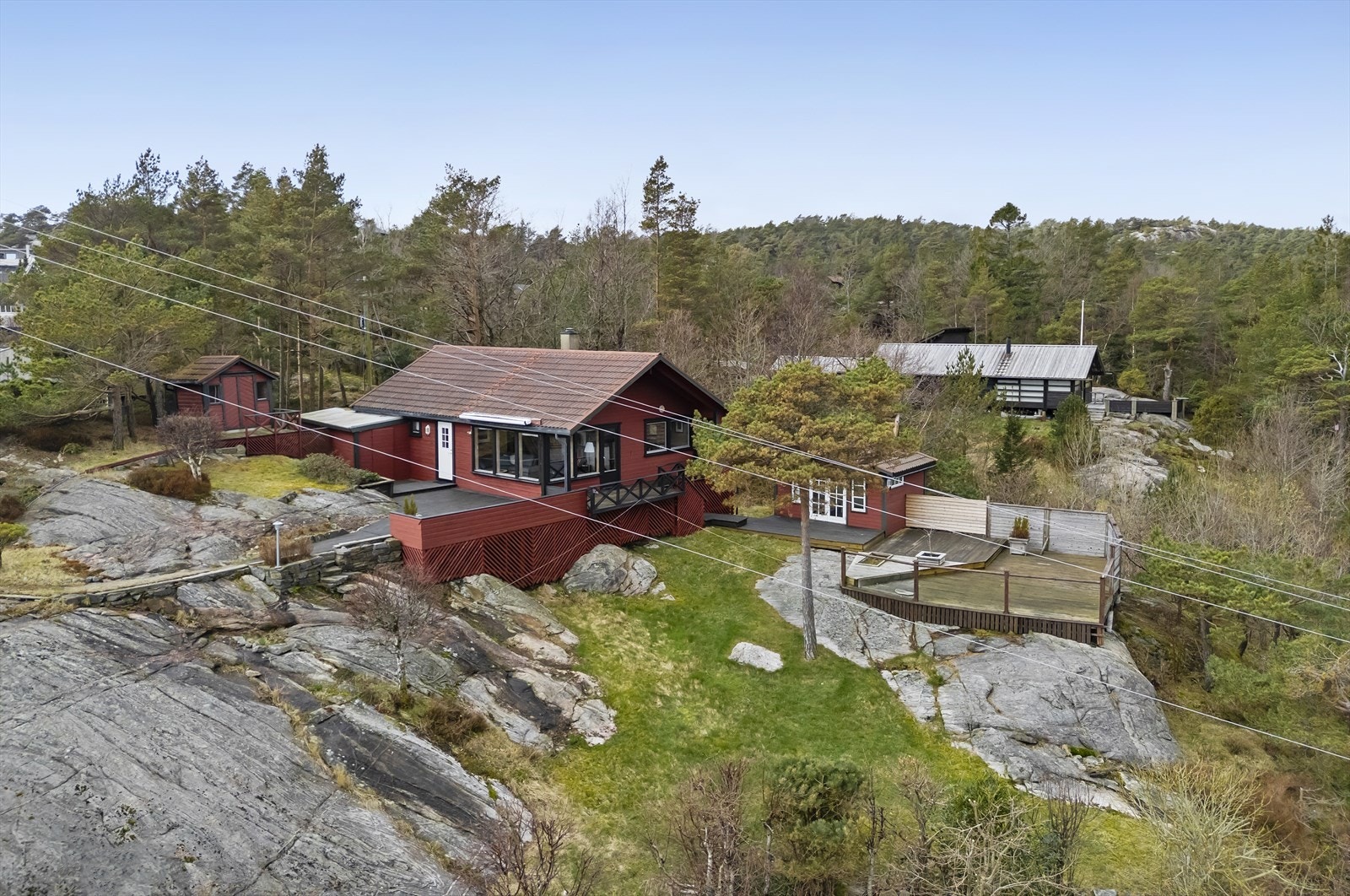 Eiendommen er av god størrelse og har opparbeida flere uteområder Galleribilde