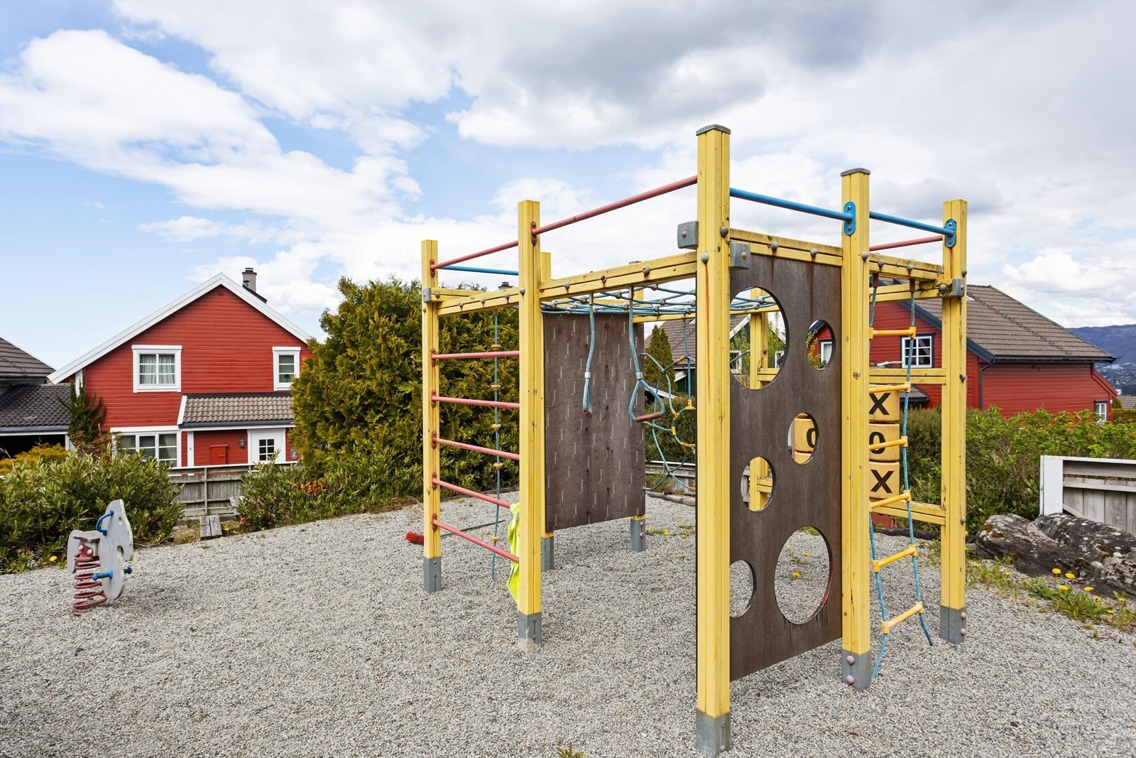 Lekeplass i nabolaget. Galleribilde