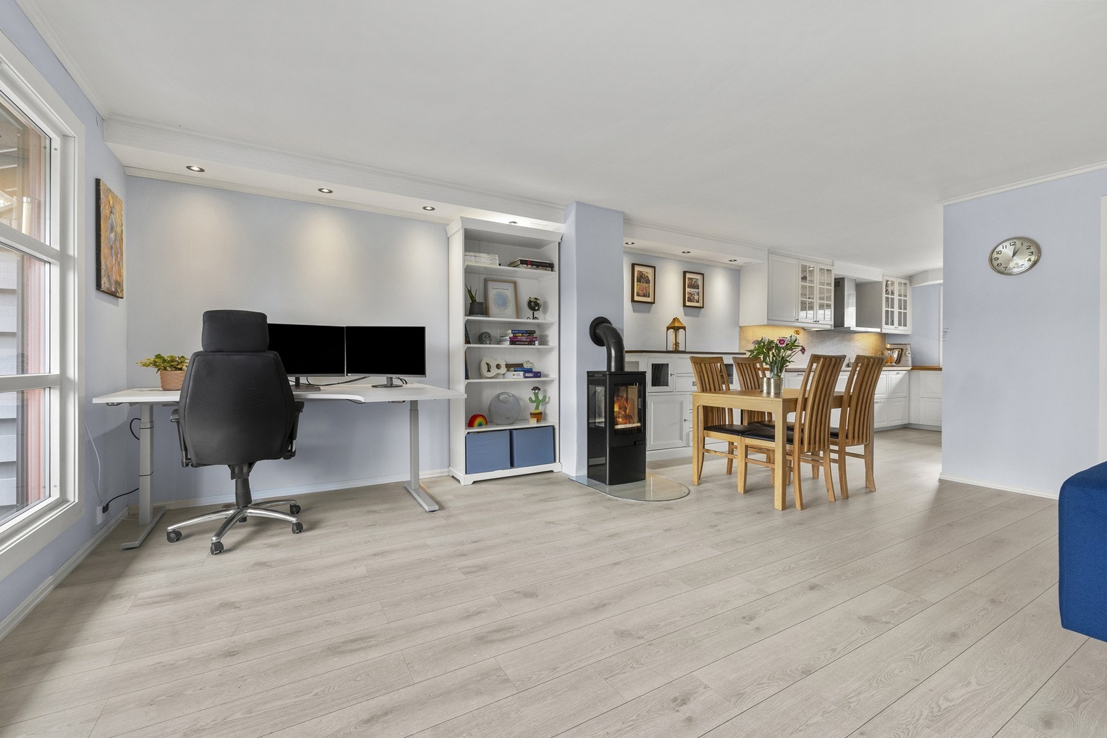 En vedovn i stuen gir både effektiv varme og en hyggelig stemning på kalde dager. Galleribilde