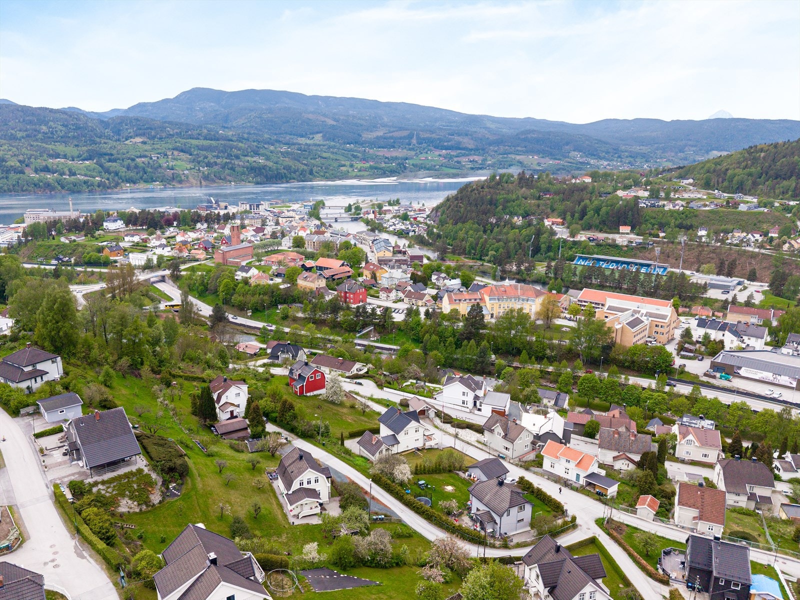 Kort vei til sentrum, skoler som Sætre skole og Notodden ungdomsskole, samt flere barnehager. Galleribilde