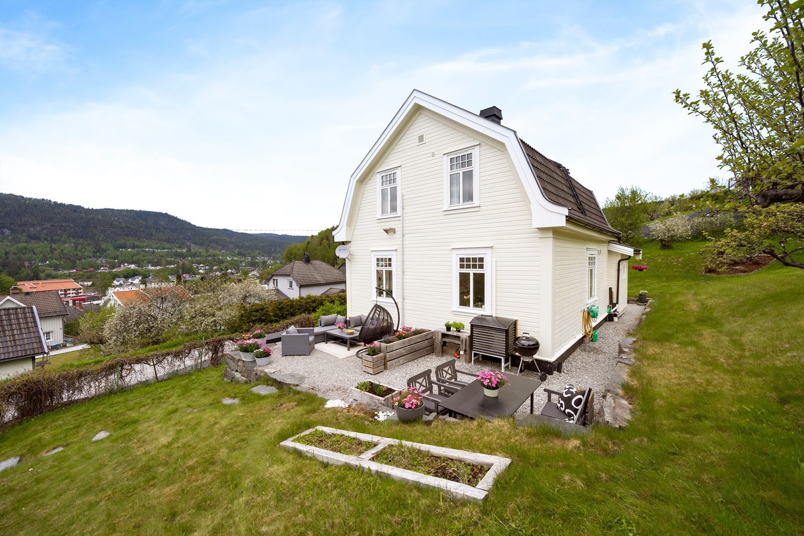 Romslig og flott familiebolig nær sentrum og fasiliteter - blindvei - gode solforhold! Galleribilde