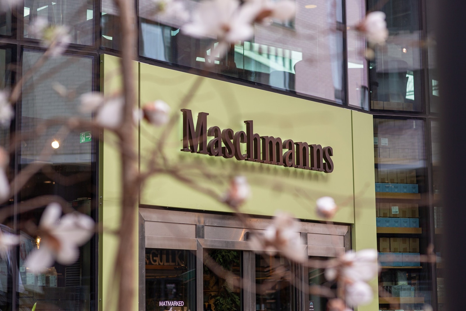 Det er også gangavstand til Skøyen med et bredt utvalg av butikker, servicetilbud og populære møteplasser som velkjente Maschmanns - et eksklusivt matmarked kjent for kvalitetsråvarer, delikatesseavdeling og hyggelige serveringssteder. Galleribilde