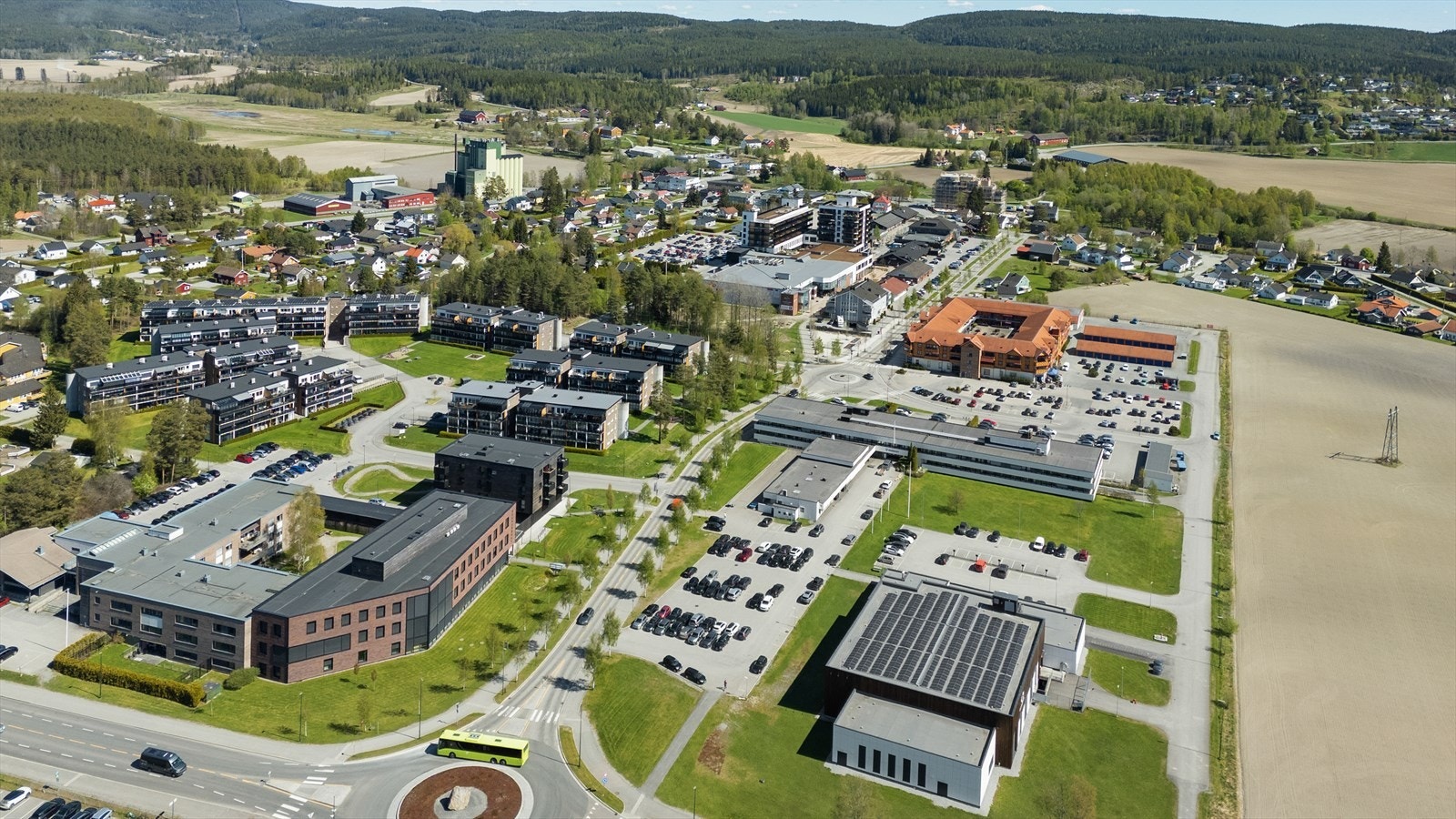 Området har god infrastruktur med skoler, butikker og offentlige tjenester. Galleribilde