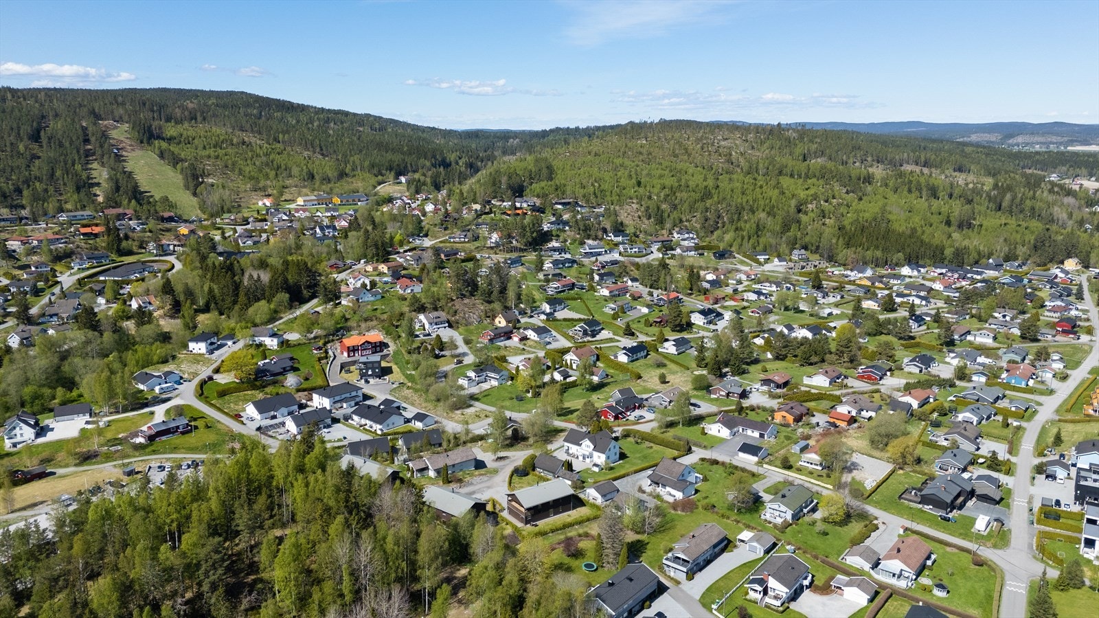 Bjørkelangen skianlegg ligger i nærheten og tilbyr aktiviteter på vinterstid. Galleribilde