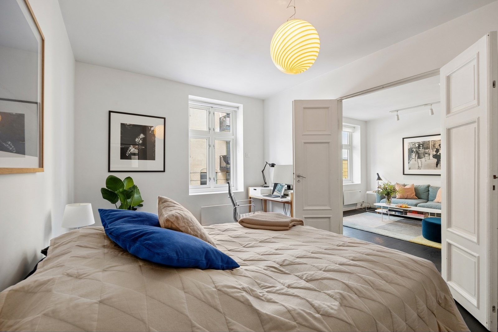 Det andre soverommet har også god størrelse, med plass til dobbeltseng og en funksjonell kontorløsning. Galleribilde