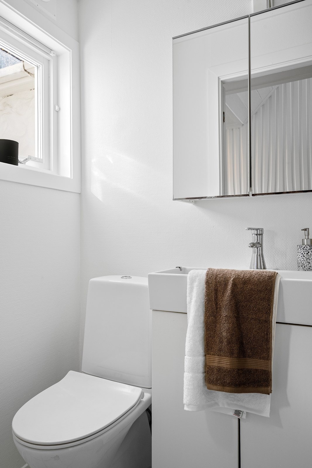 Takstmann har gitt badet tilstandsgrad 3, og det må påregnes oppgraderinger for videre normal bruk. Galleribilde