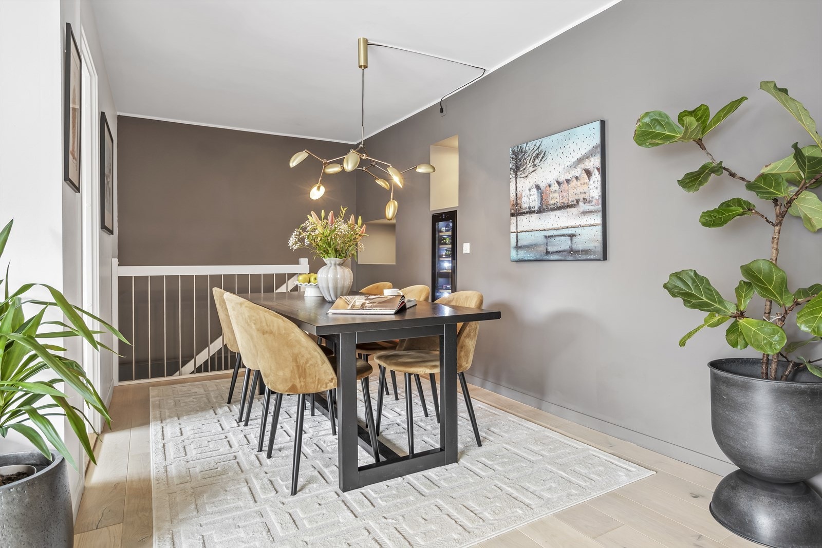 I tilknytning til spiseområdet finnes det flere praktiske nisjer, hvor det blant annet er installert vinskap. Galleribilde