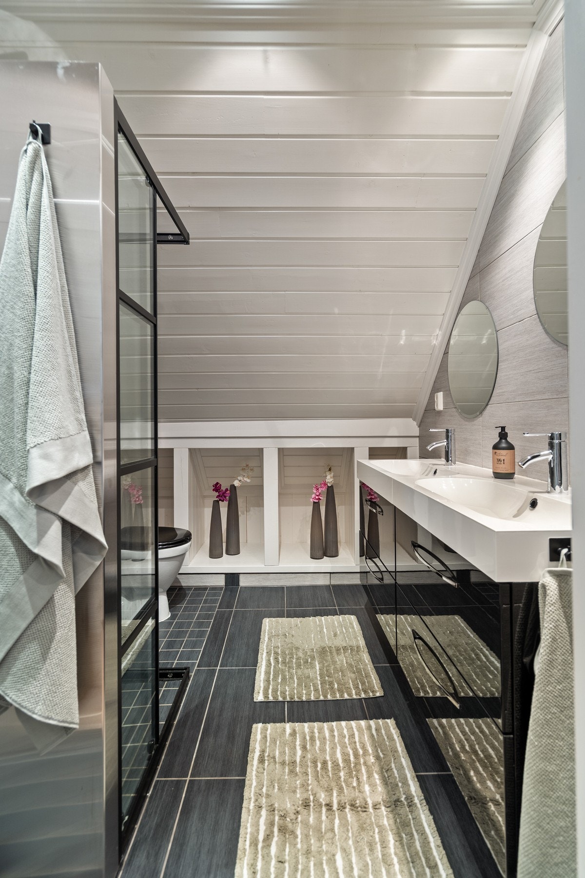 Dusjløsning og eksklusive detaljer som skaper en behagelig spa-følelse. Galleribilde