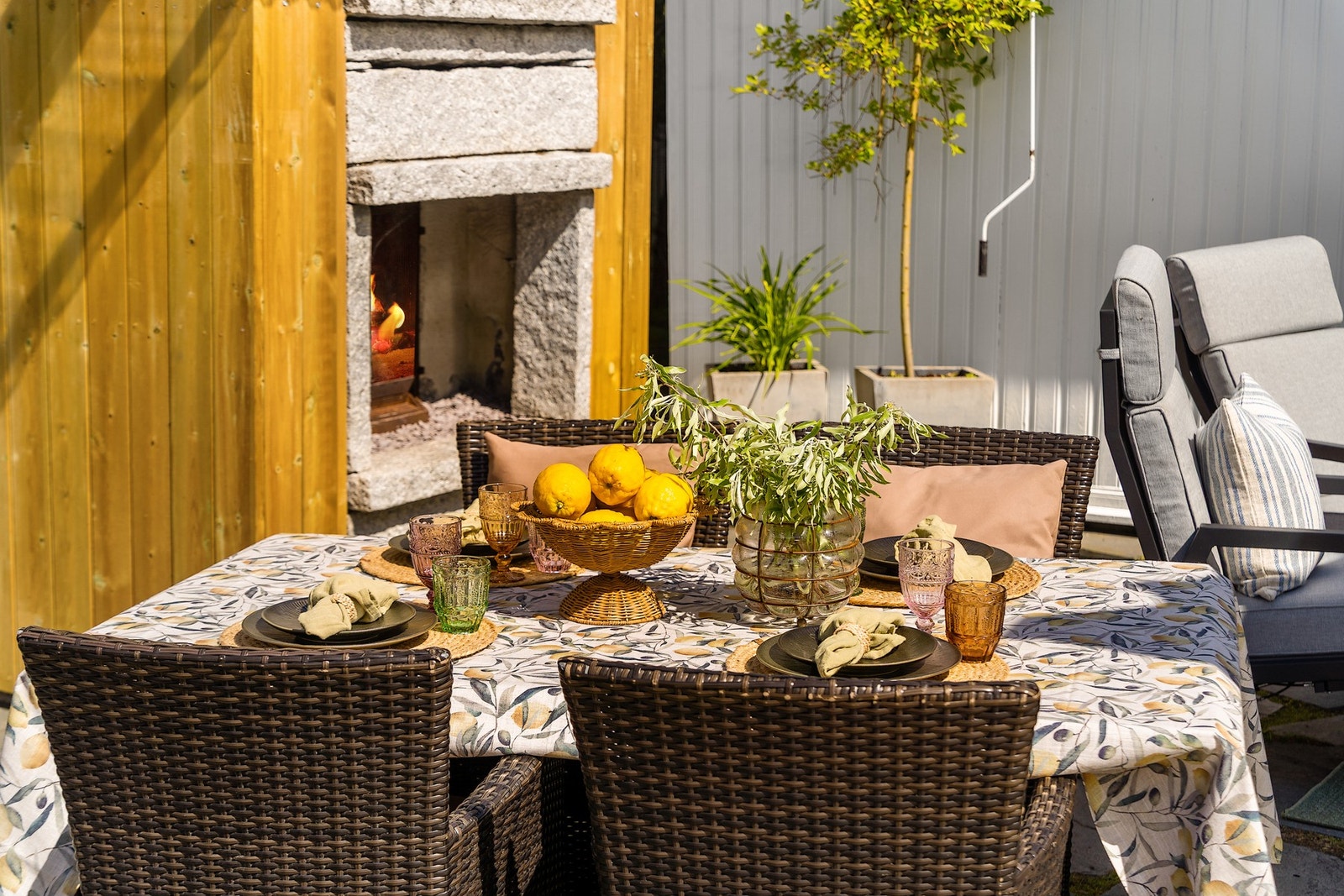Perfekt for lange sommerkvelder med familie og venner i skjermede og solrike omgivelser. Galleribilde