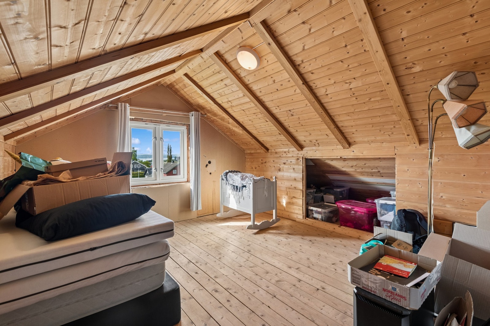 Loft med god plass til lagring. Galleribilde