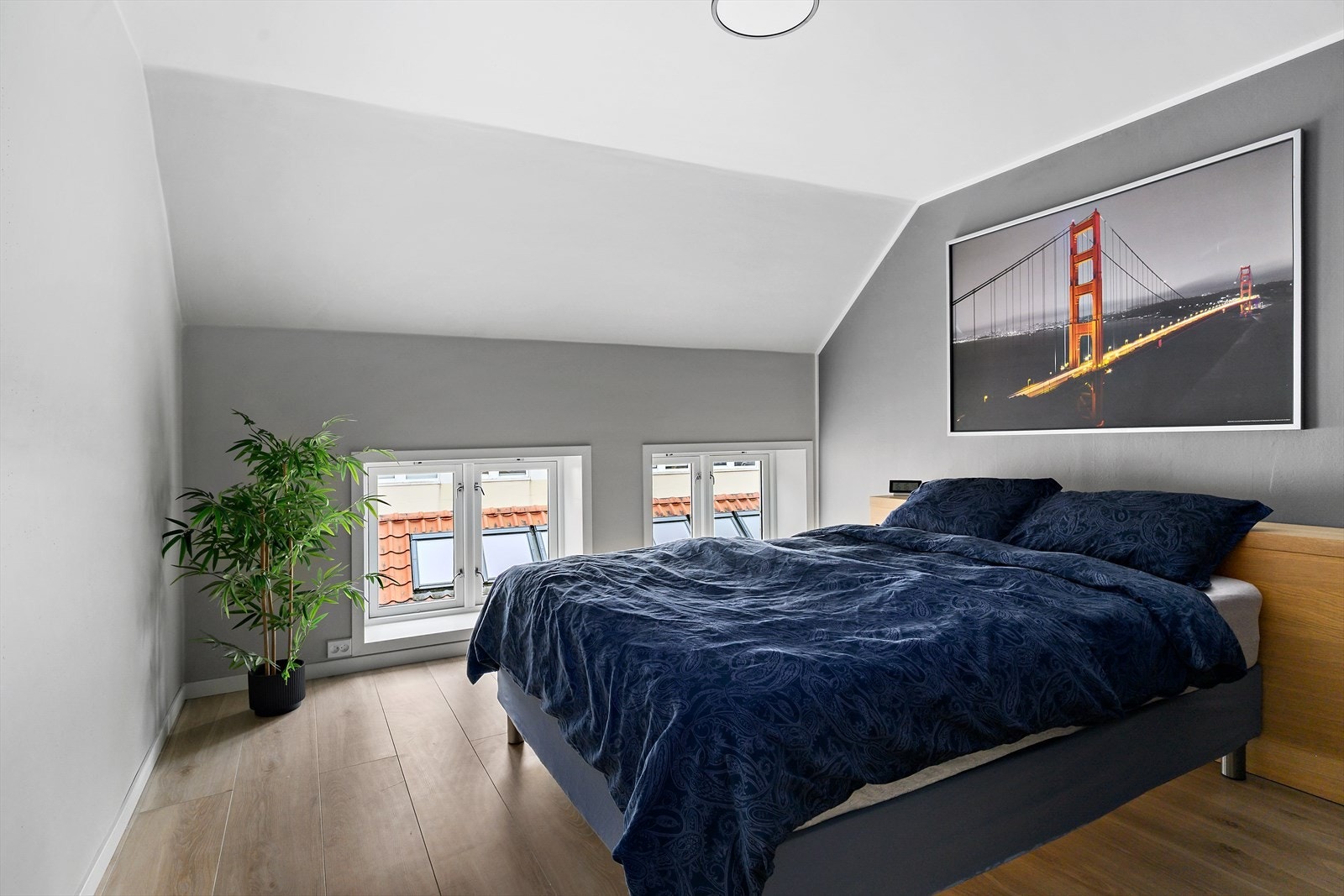 Soverommet har god plass til dobbeltseng. Galleribilde