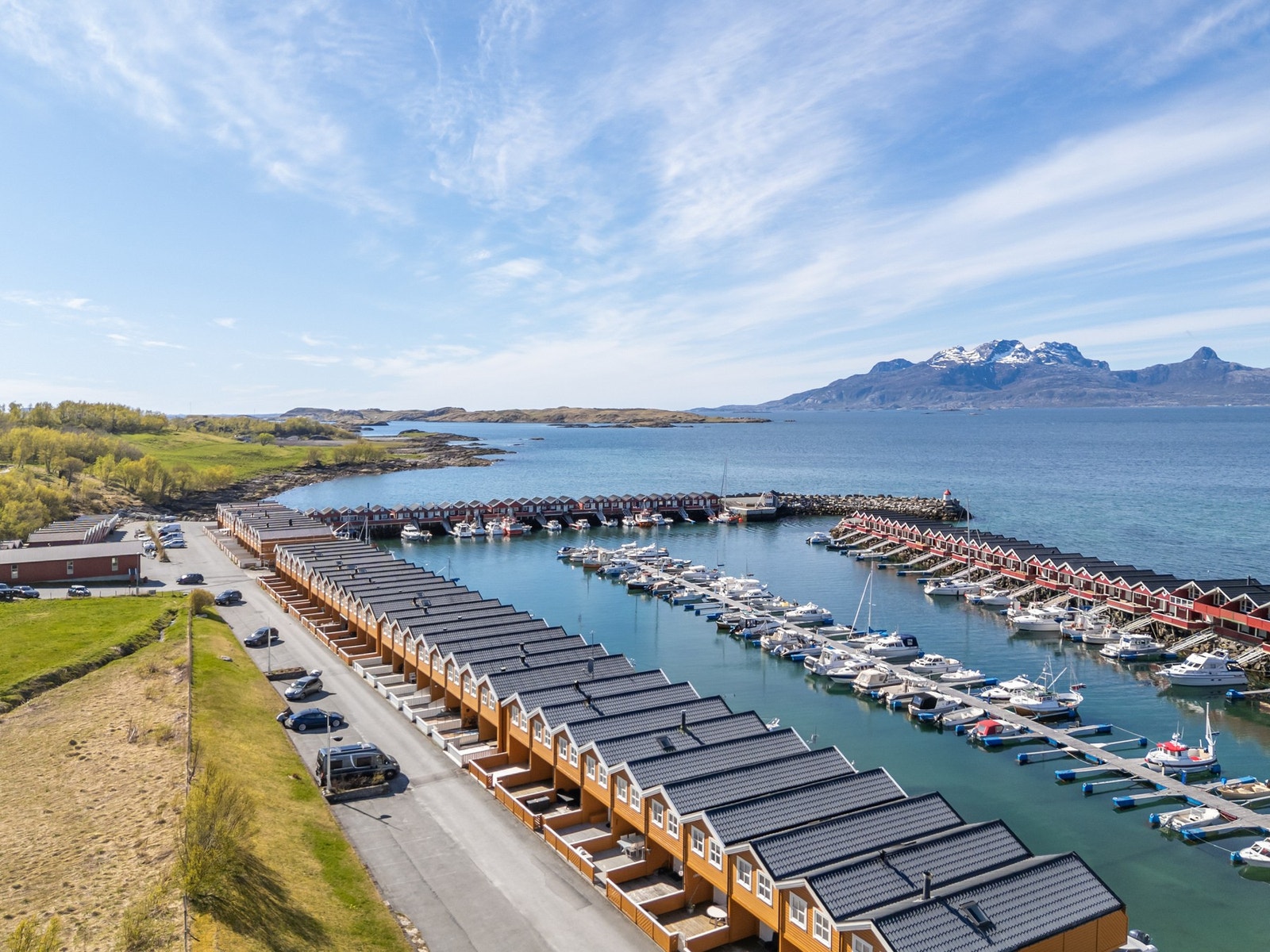 Kløkstad Fritidshavn har egen drivstoffpumpe for båter. Galleribilde
