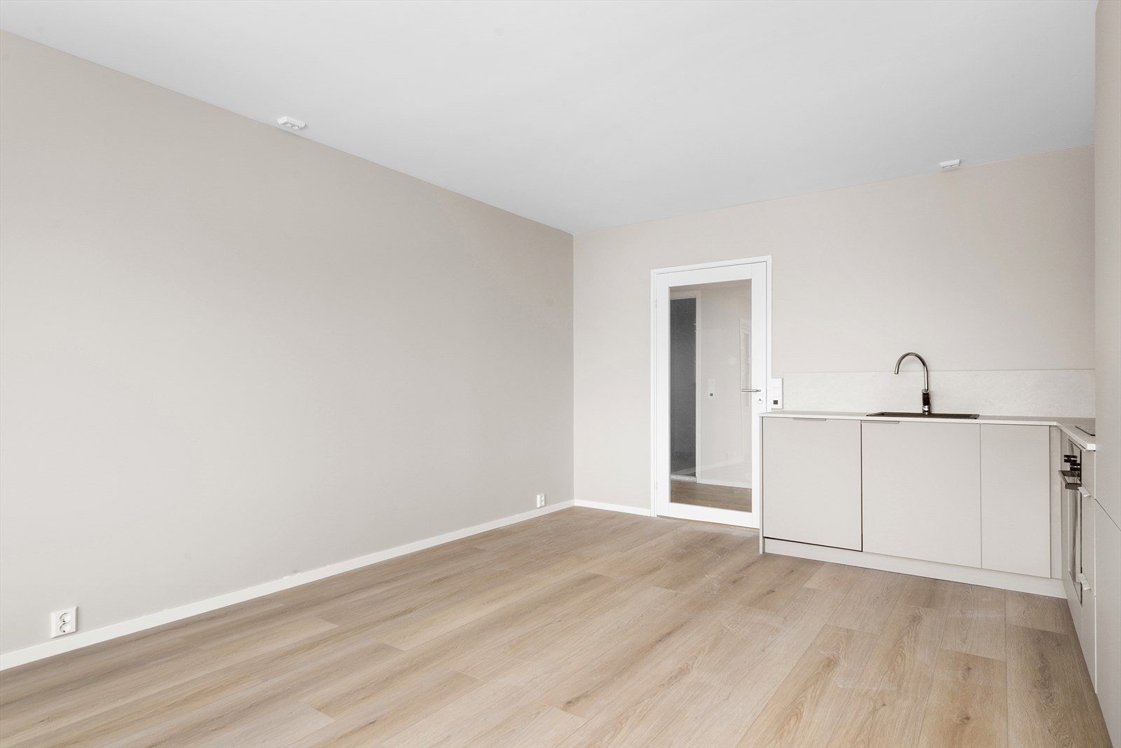 Stue/kjøkken - foto er fra tilsvarende leilighet to etasjer opp Galleribilde