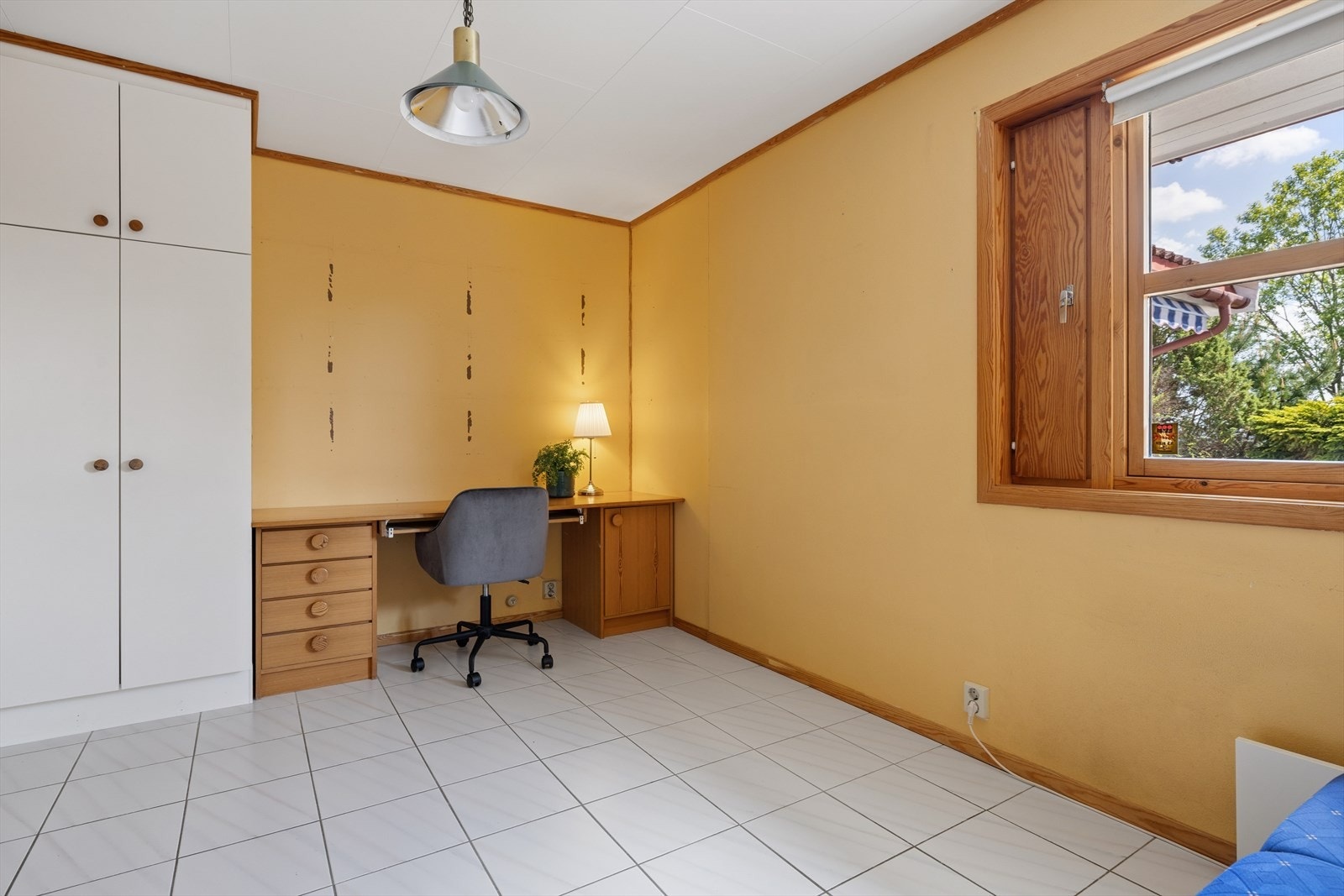 Rommene egner seg godt som gjesterom, barnerom eller kontor. Plassbygget garderobeskap. Galleribilde