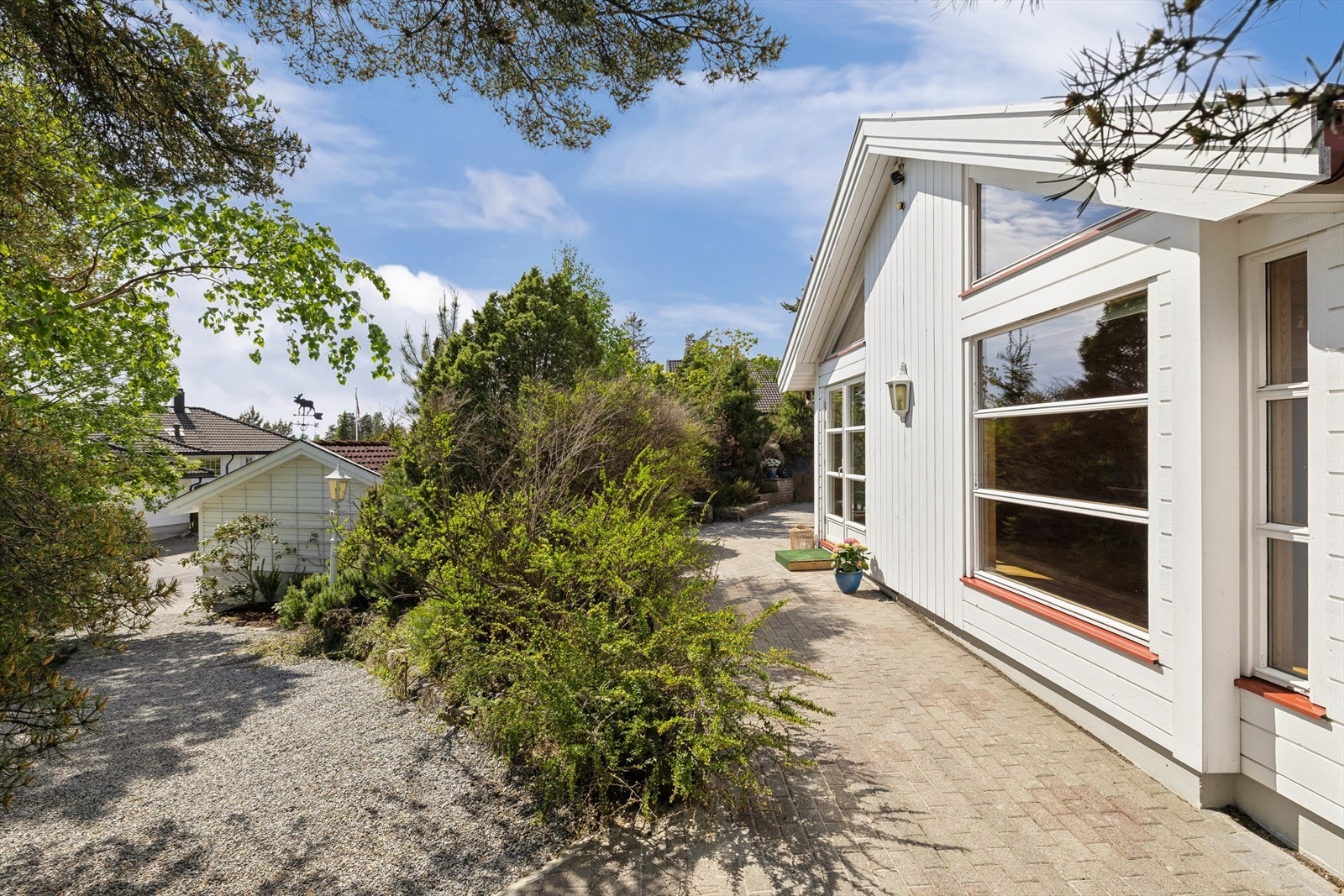 Skjermet beliggenhet i grønne omgivelser. Galleribilde