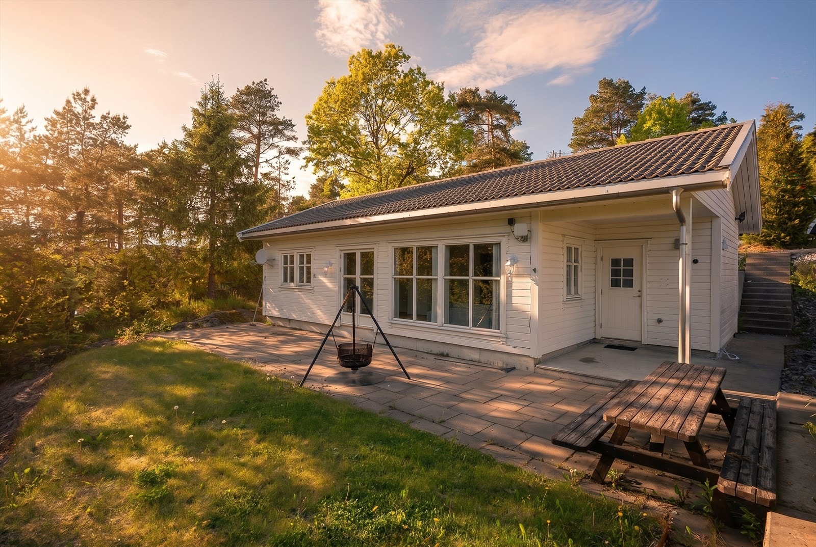 Moderne helårshytte med 3 soverom, fullutstyrt bad, eget vaskerom og skjemet uteplass - rett ved Hananbukta! Galleribilde