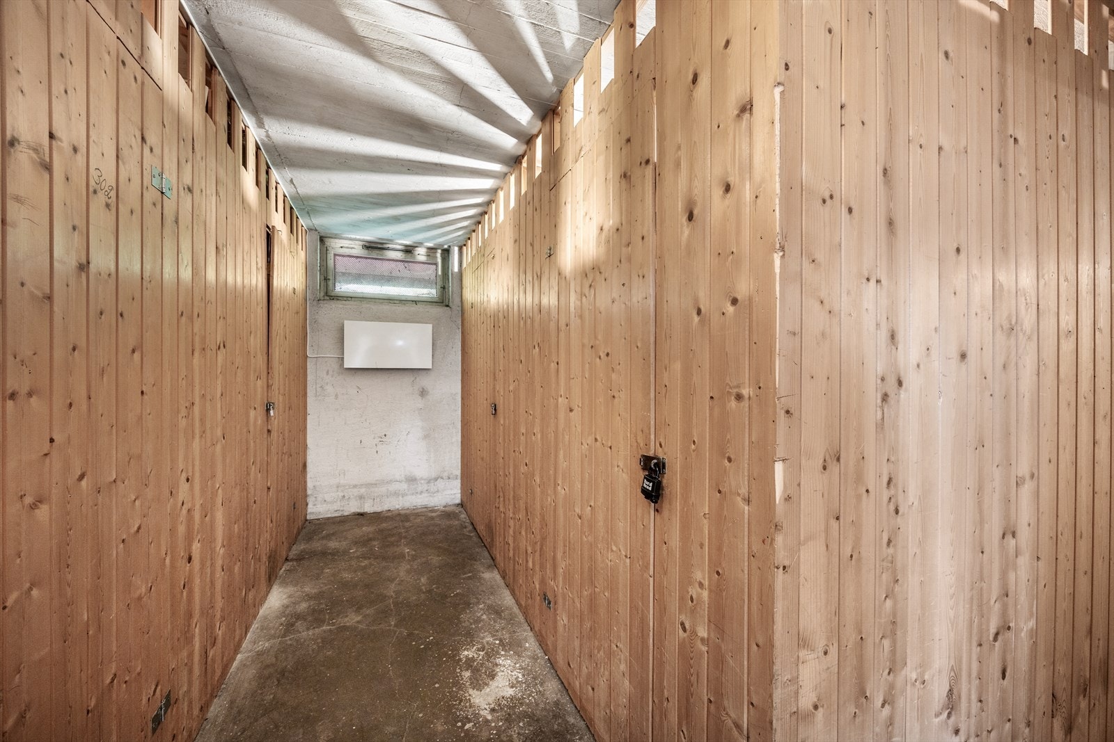 Leiligheten disponerer i tillegg to boder i kjelleren. Galleribilde