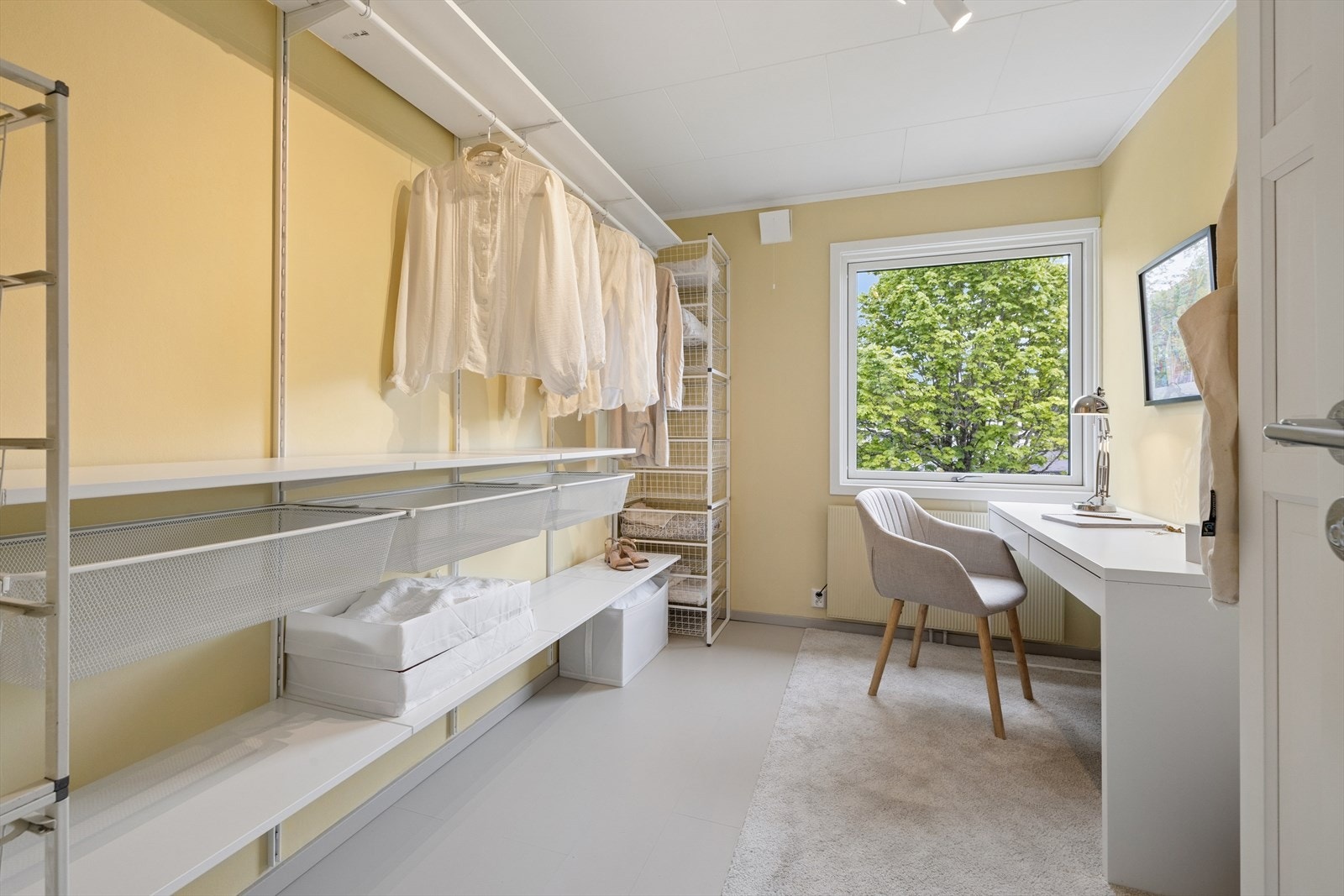 Soverom som i dag benyttes som et walk-in closet. Galleribilde
