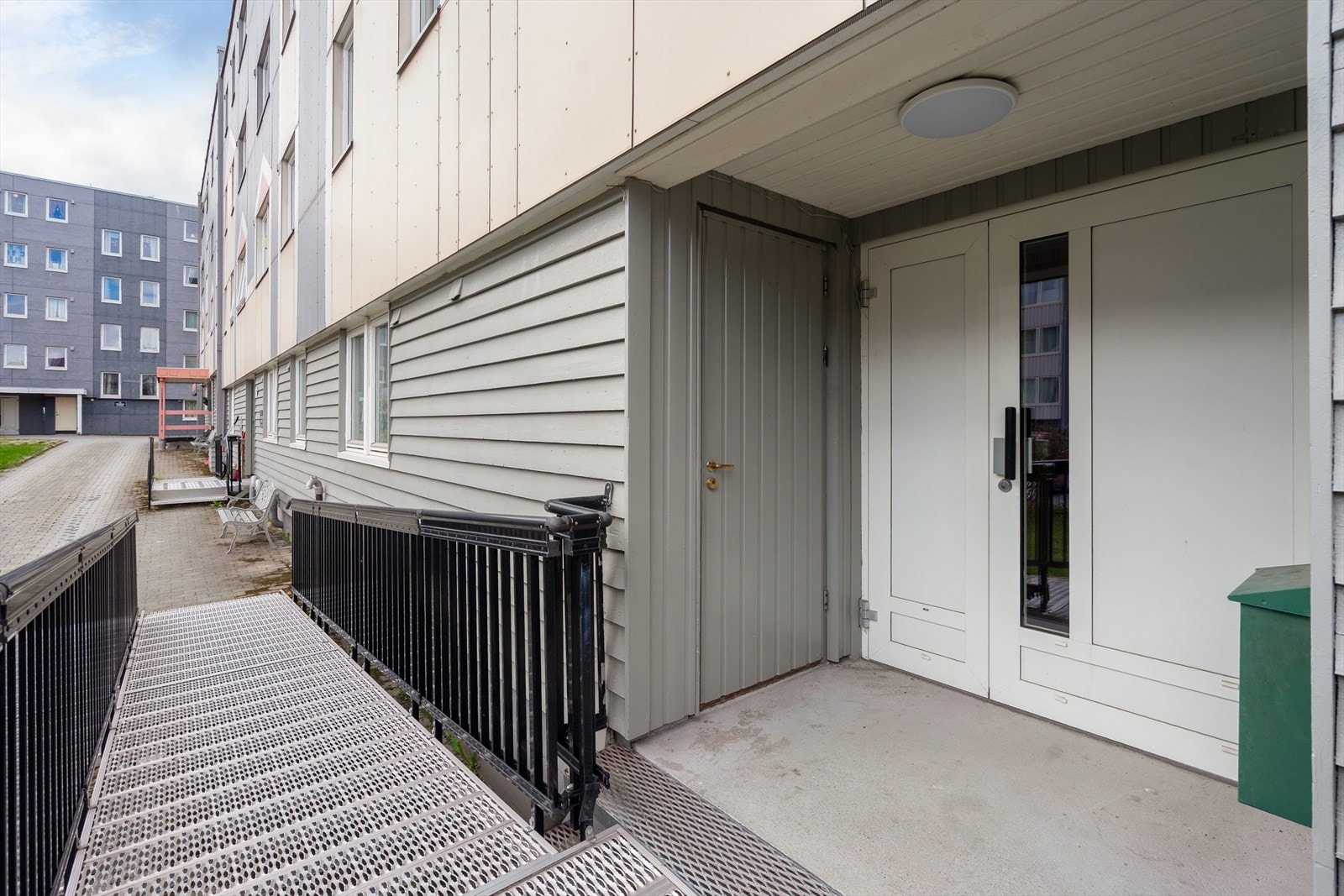 Felles inngangsparti med enkel adkomst for alle Galleribilde