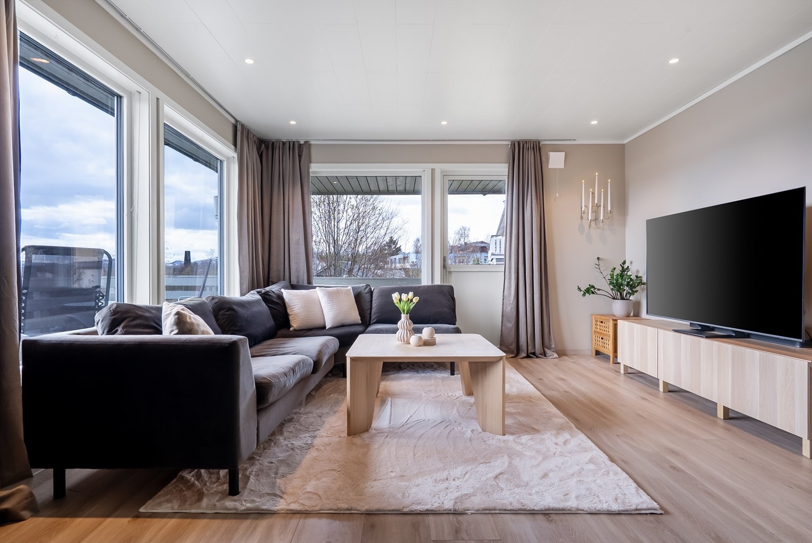 Velkommen til Parkveien 10, her presentert av Nordvik Finnsnes! Galleribilde