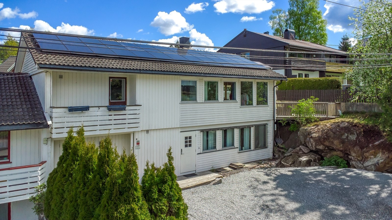 Taket er utstyrt med solceller. Galleribilde